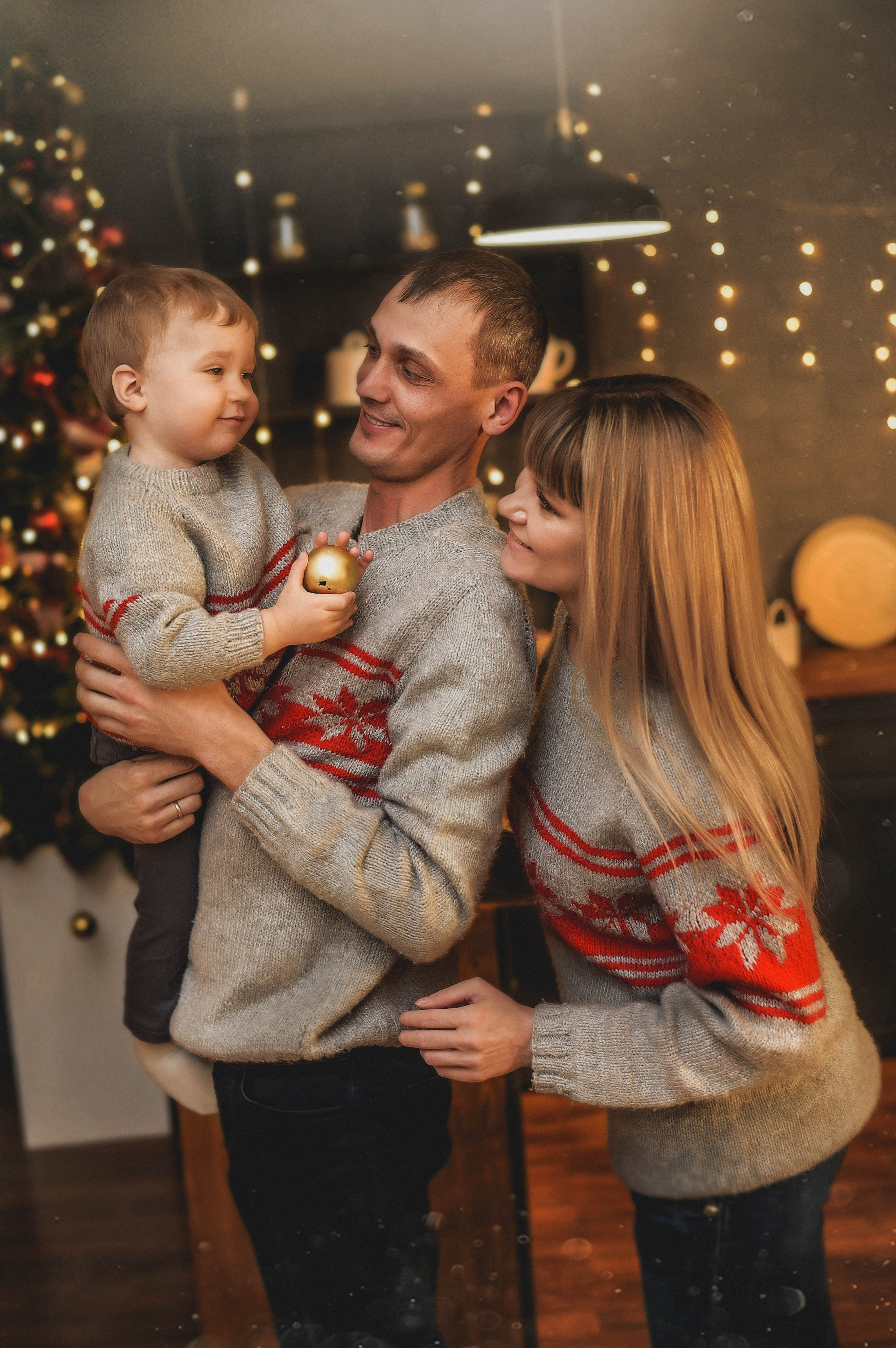 Семейная новогодняя 5. Свадебный, семейный, детский, контент фотограф в Омске Максим Ильин