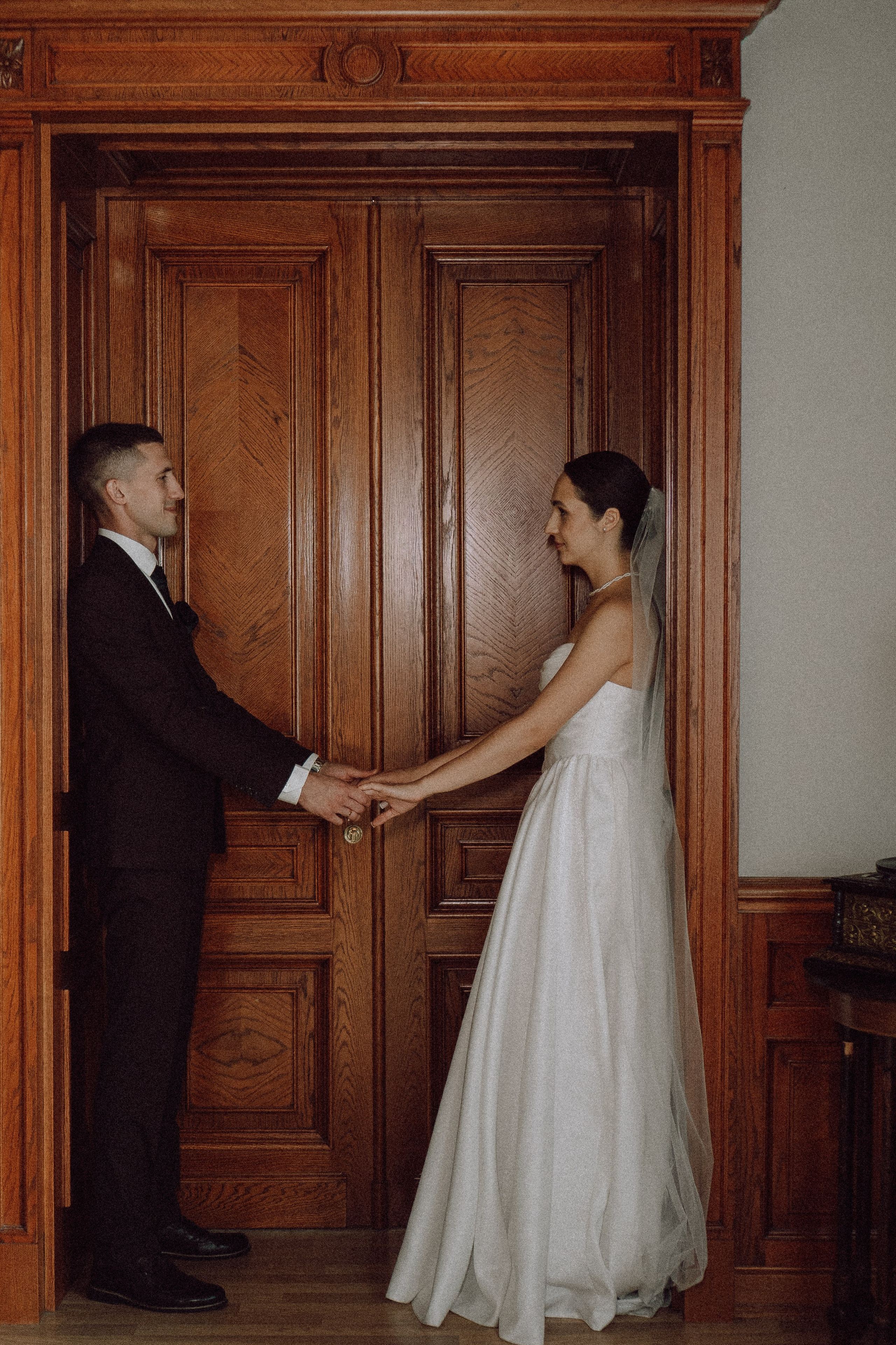 СВАДЕБНАЯ ПРОГУЛКА В САНТК-ПЕТЕРБУРГЕ (ИСАКИЕВСКИЙ СОБОР, ЗИМНЯЯ КАНАВКА, ЭРМИТАЖ И БОЛЬШАЯ МОРСКАЯ УЛИЦА). Профессиональный фотограф, Санкт-Петербург — Виктория Богомолова