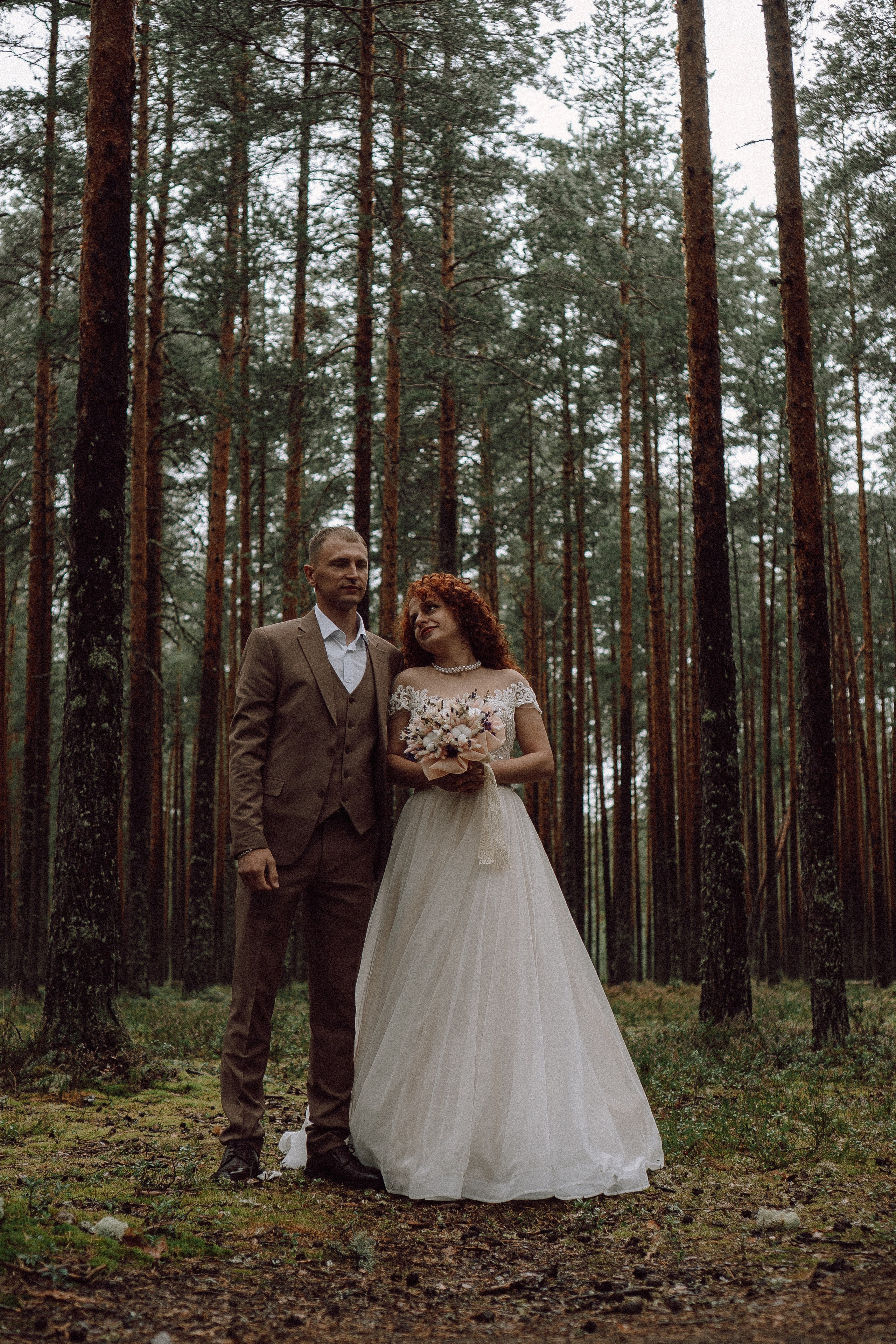 СВАДЕБНАЯ ФОТОСЕССИИЯ ПАРЫ В ГОРОДЕ ПРИОЗЕРСК В СОСНОВОМ ЛЕСУ И С ПИКАПОМ. Профессиональный фотограф, Санкт-Петербург — Виктория Богомолова