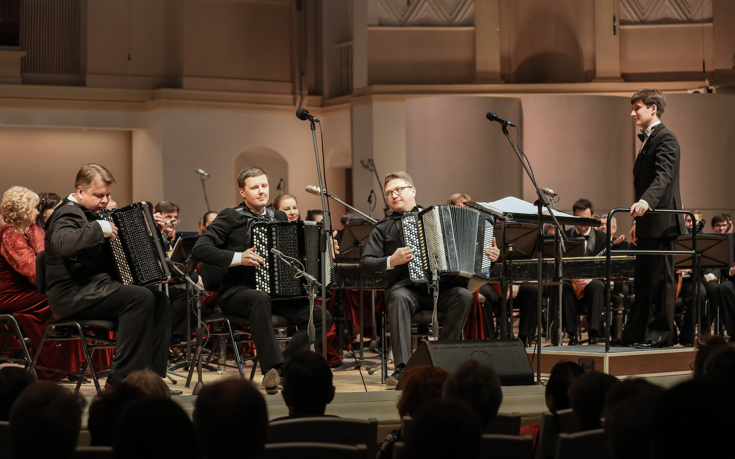 Концерт «Один виток вокруг планеты» ко Дню космонавтики. Дарья Письменюк / Darya Leitstern — фотограф, музыкант, журналист, путешественник