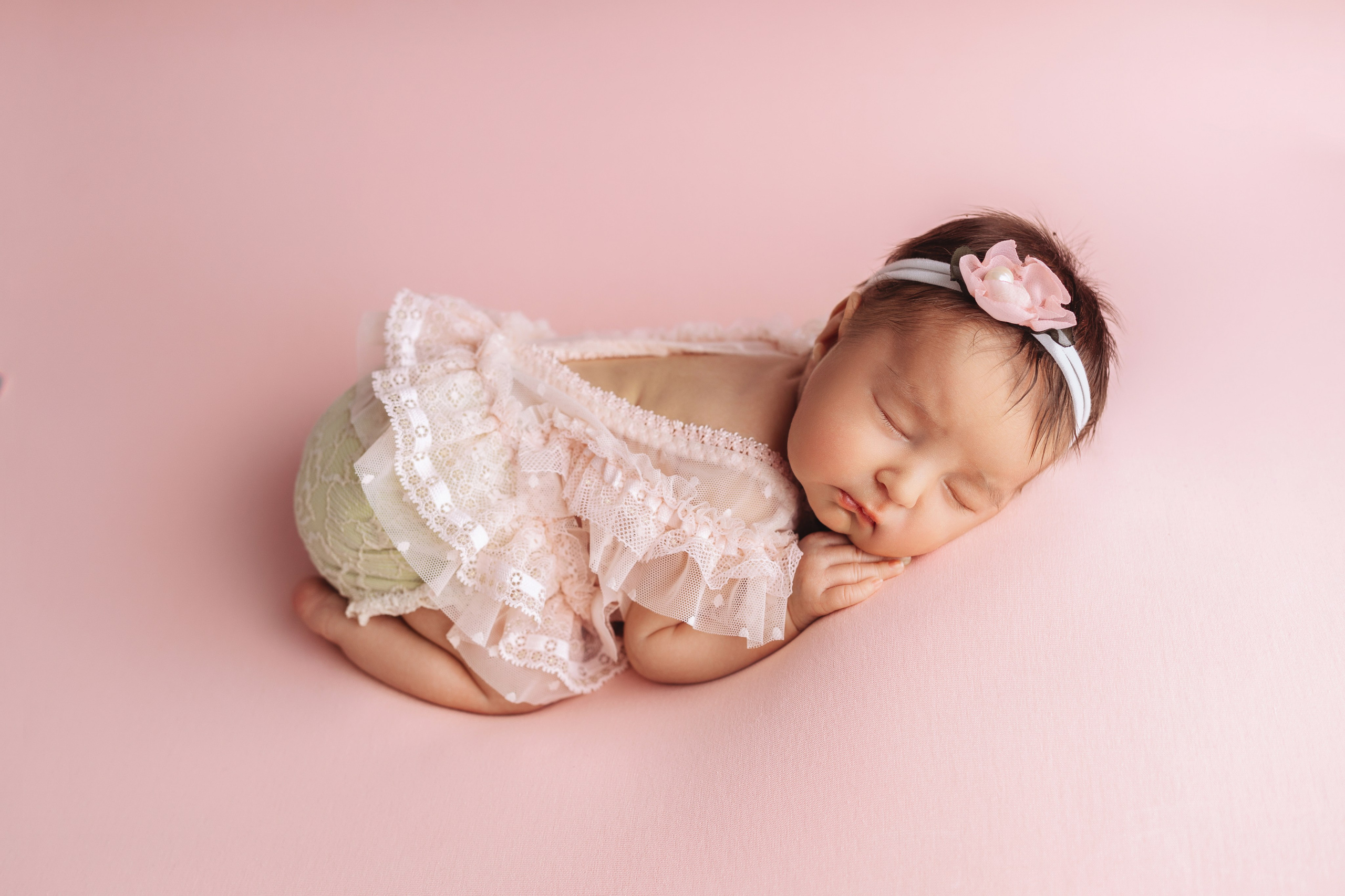 Классическая фотосессия малыша. Фотограф новорожденных малышей в Омске и Омской области Эльвира Камаева