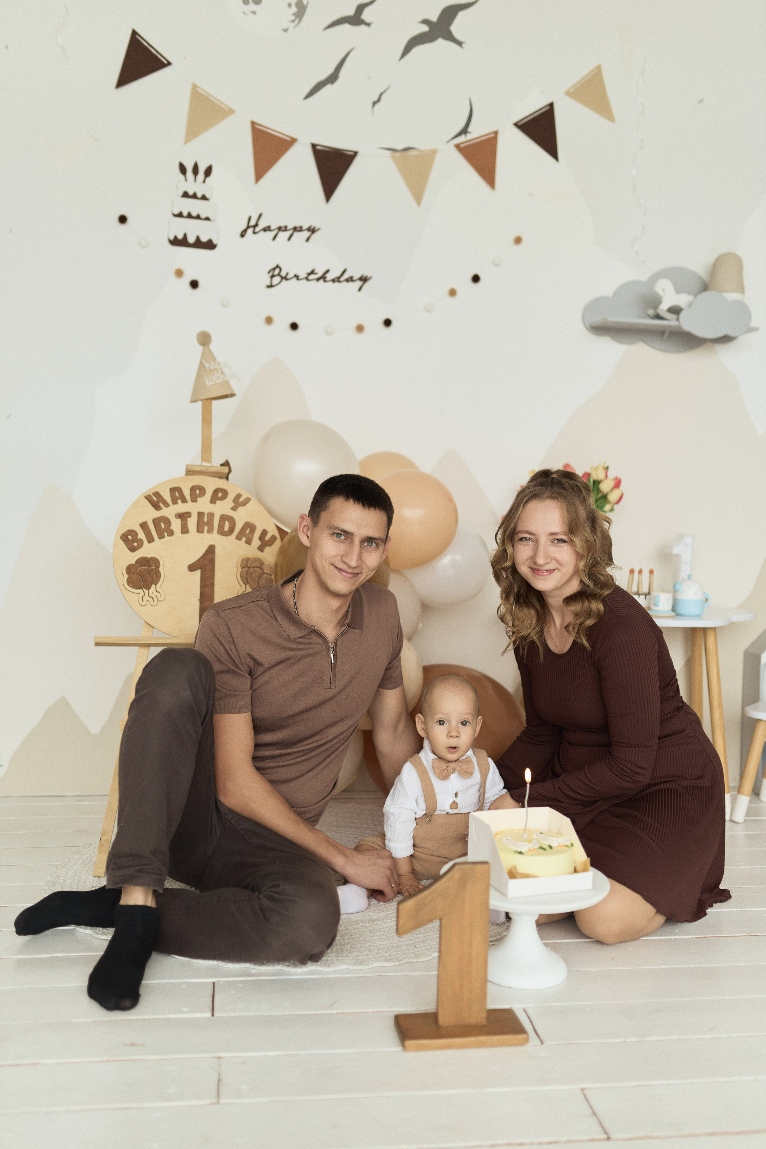 Семейная фотосессия в фотостудии. Алина Каравайцева. Фотограф в городе Барнаул