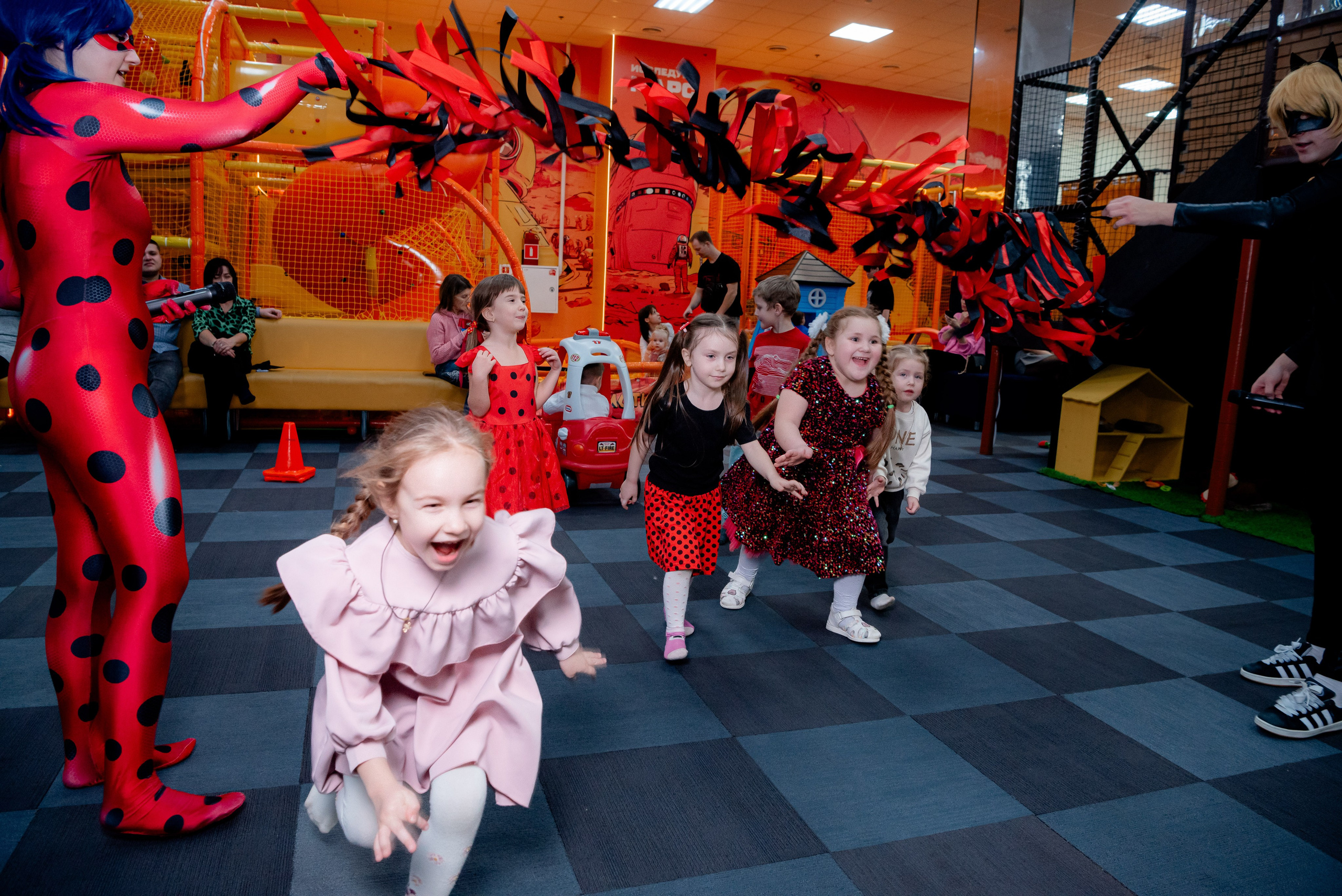 ДР в Локо Мотив Аниматоры Леди Баг. Фотограф в Волгограде и Волжском Александр Горбань