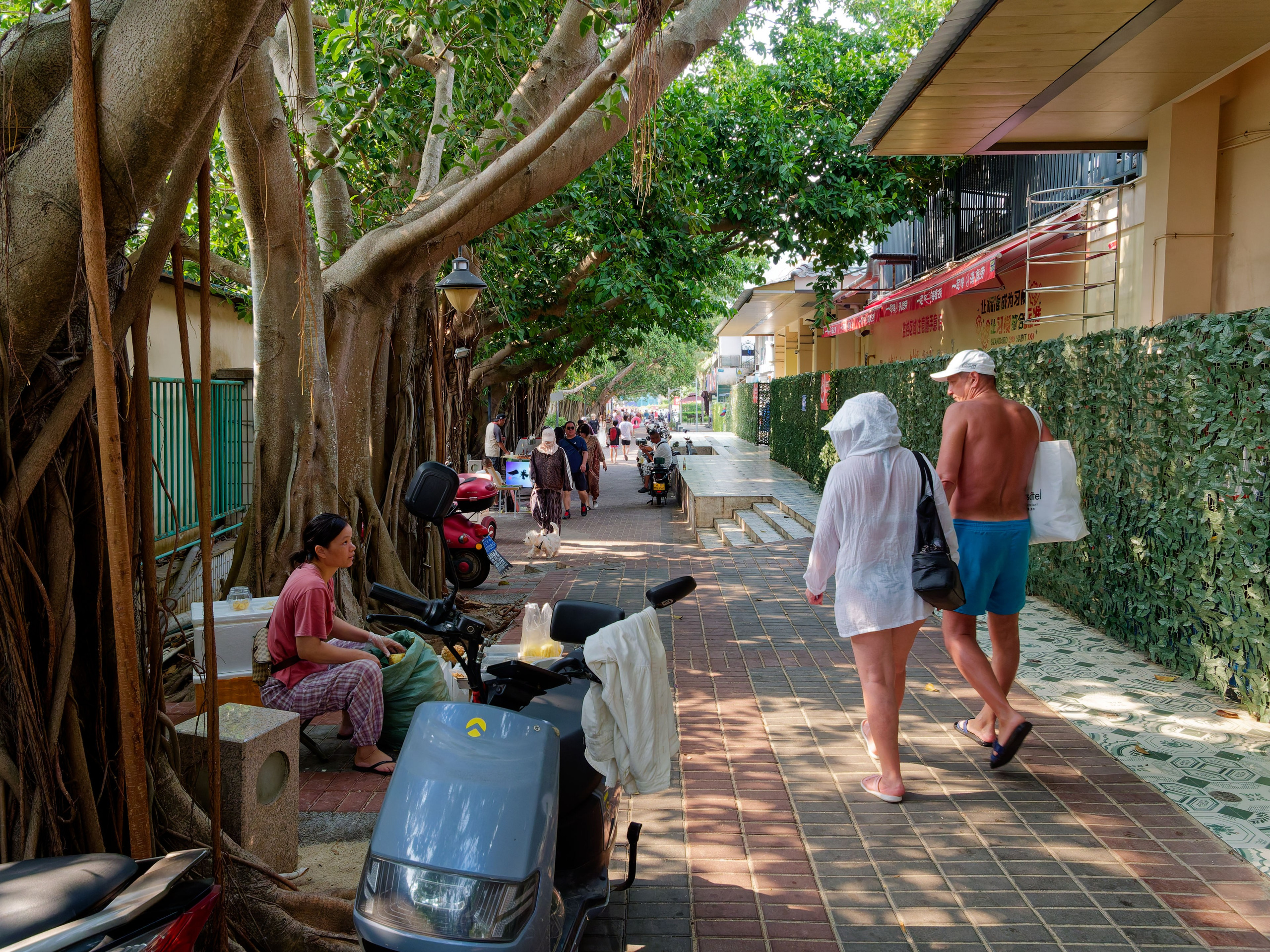 Хайнань 2026, улицы Ялунвань и Саньи. Фотопрогулки по Миру