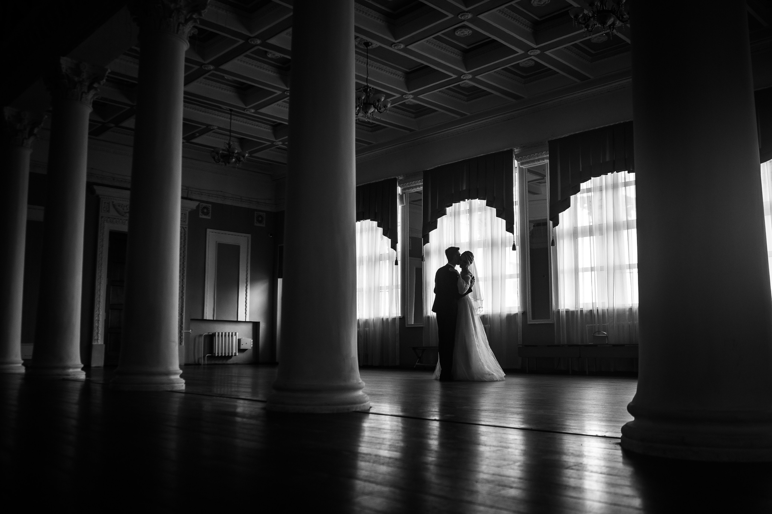 Евгения и Николай утренние сборы. Свадебный фотограф Виктория Чуйко Магнитогорск. Визуал для бизнеса