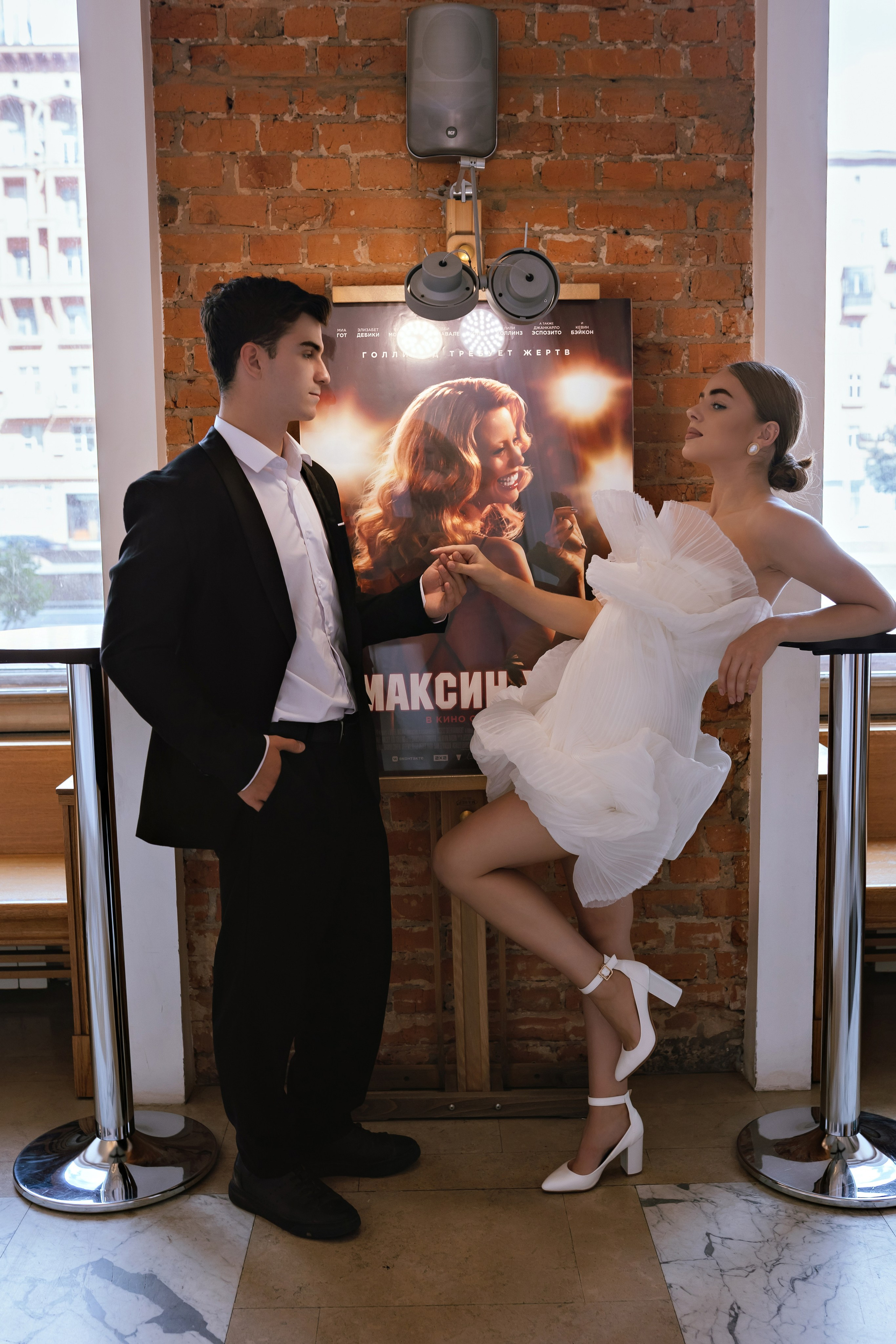 Свадебная фотосессия в кинотеатре. Фотограф и видеограф Москва. Свадебный фотограф, видеограф. Выпускные альбомы. Оживающие альбомы