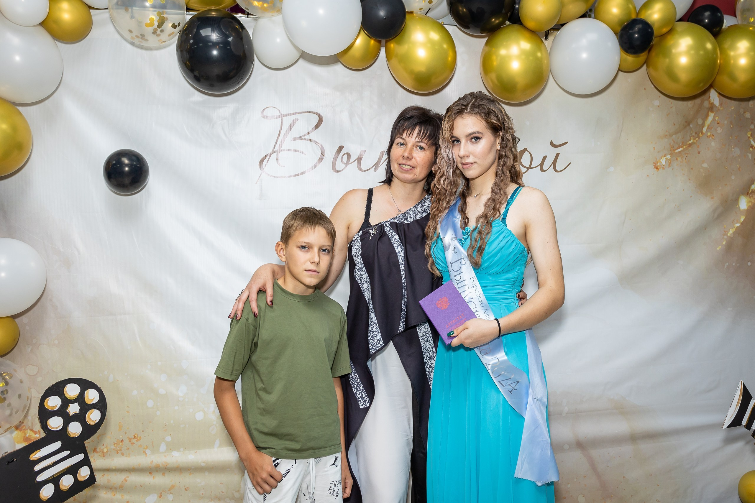 Вручение аттестата и выпускной вечер. Выпускные альбомы Майкоп, Краснодар Елена Золотарева