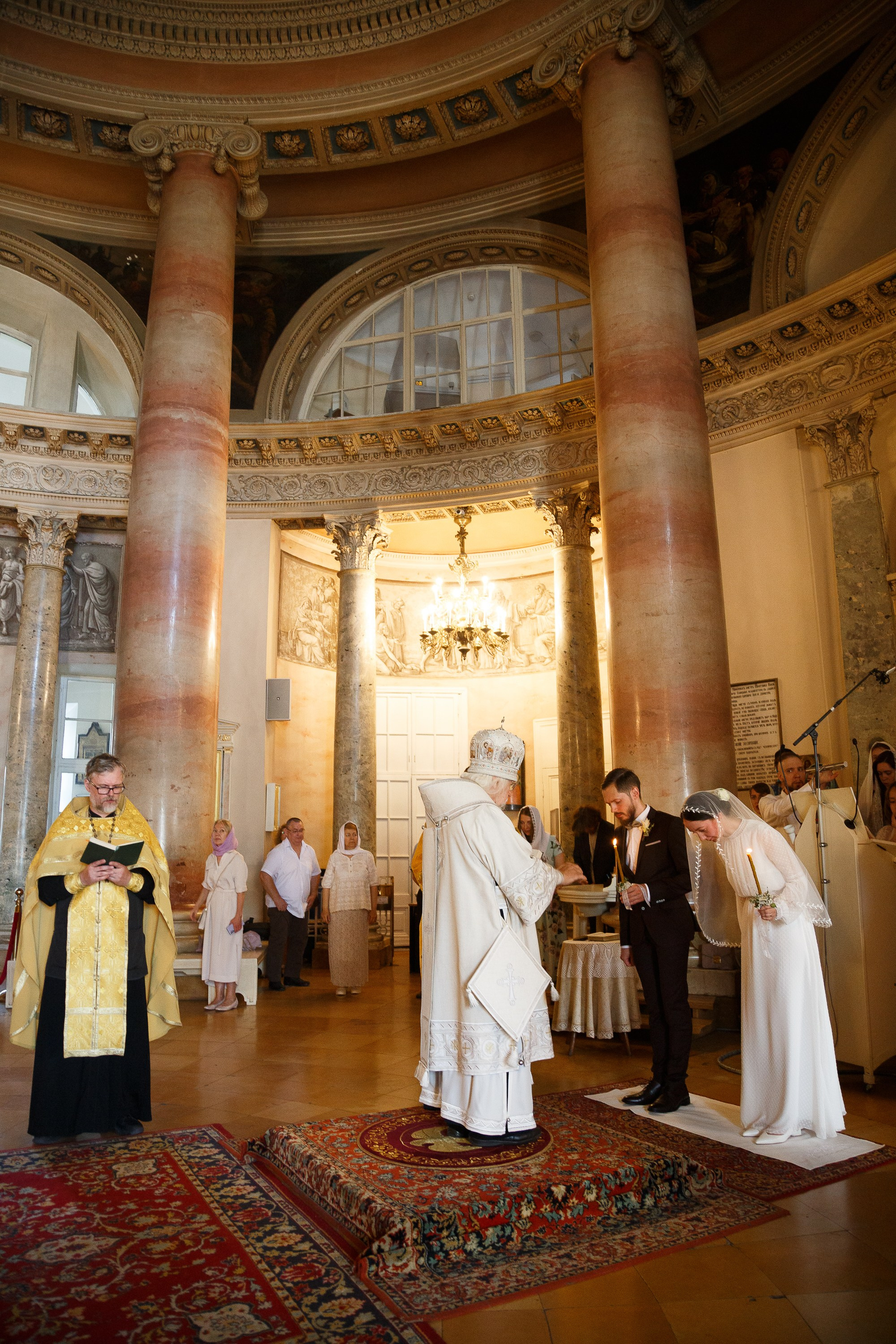 Венчание в храме святого благоверного царевича Димитрия при первой градской больнице г. Москвы. Фотограф Арсений Юревич.