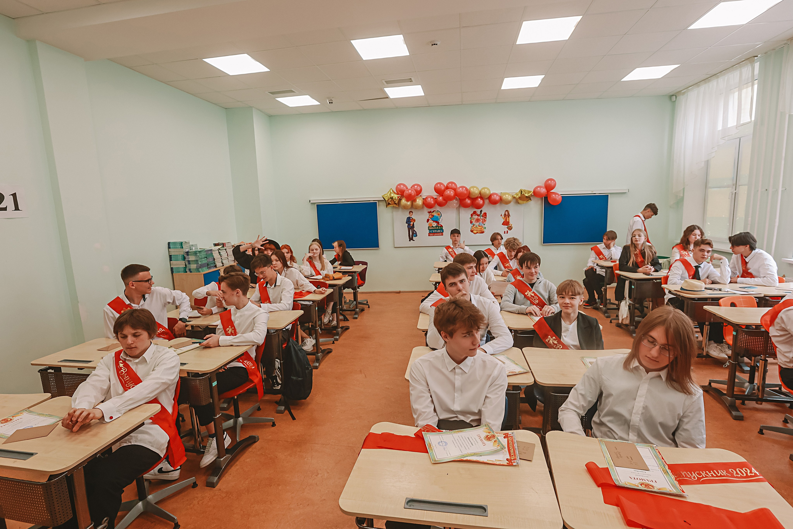 Последний звонок. Семейный фотограф Тюмень, фотограф на роды Салмина Мария