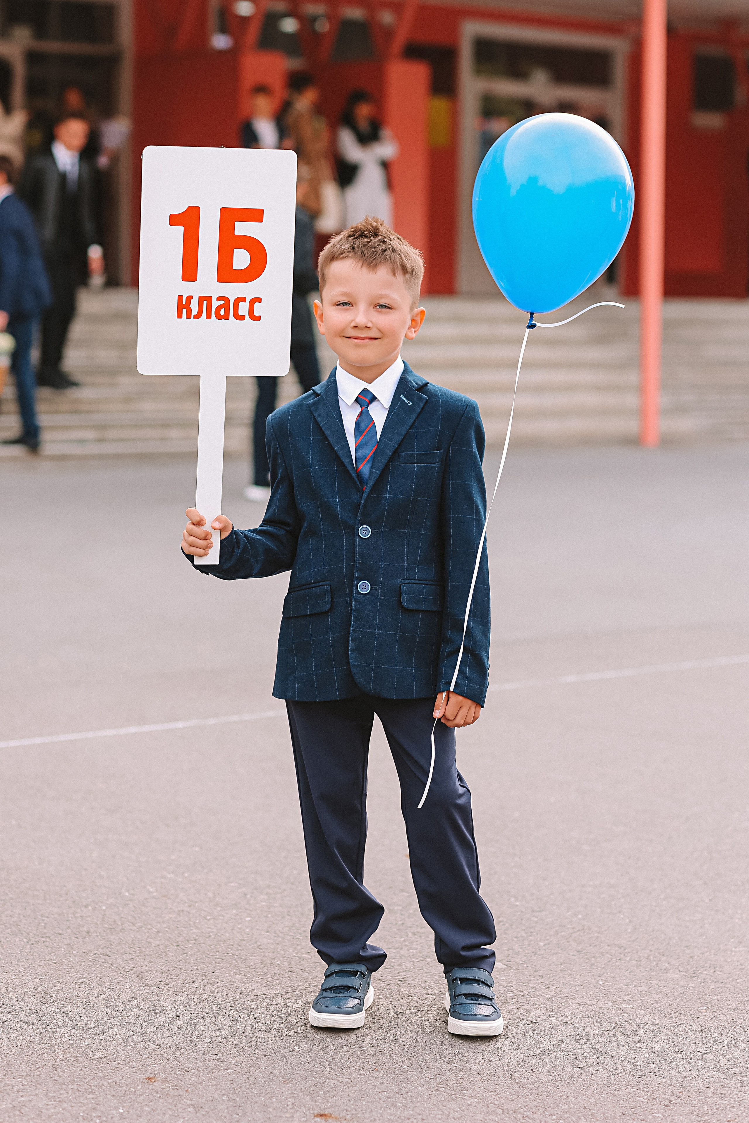 1 сентября линейка+кл час+портреты. Семейный фотограф Тюмень, фотограф на роды Салмина Мария