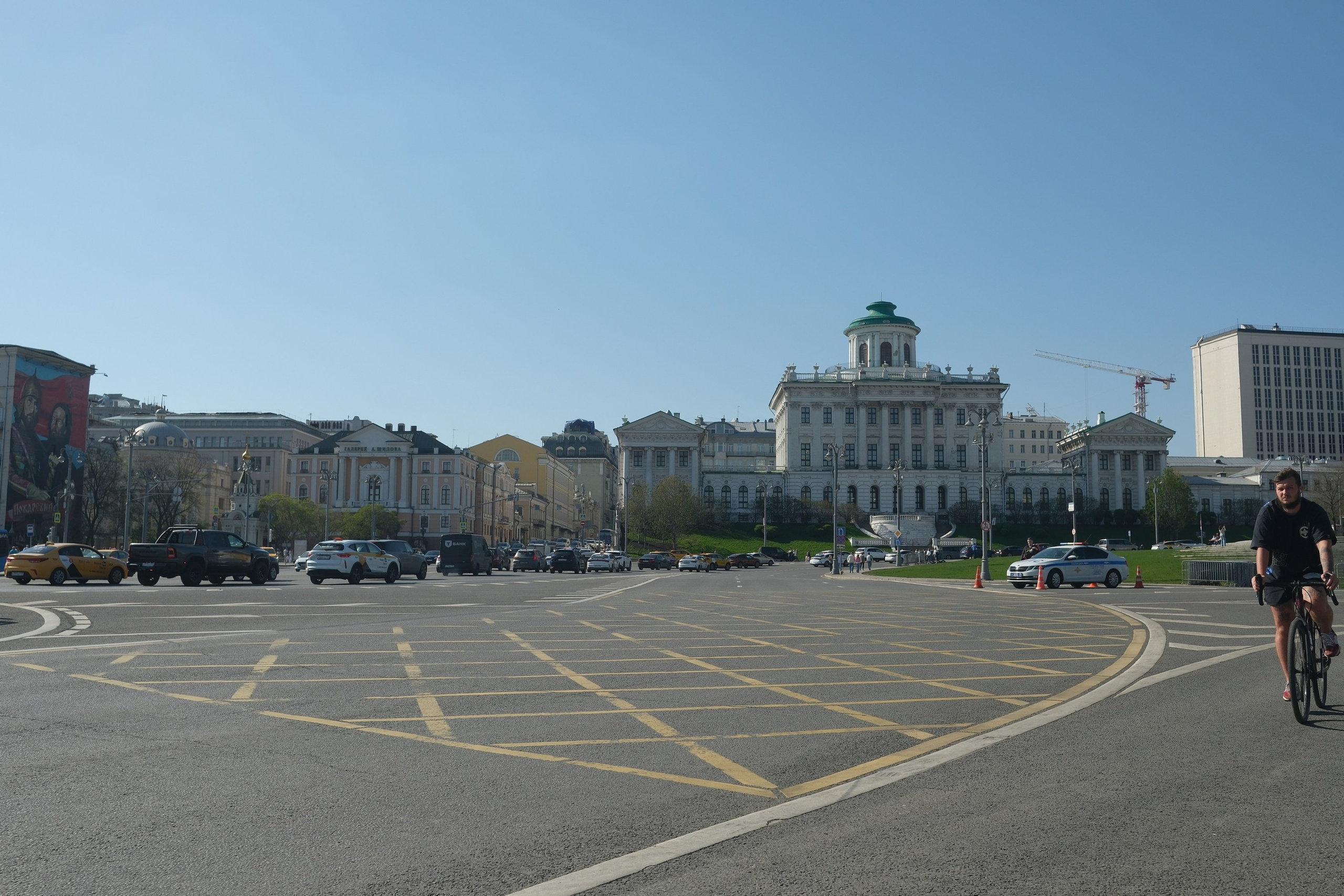 Улица, люди, жизнь…