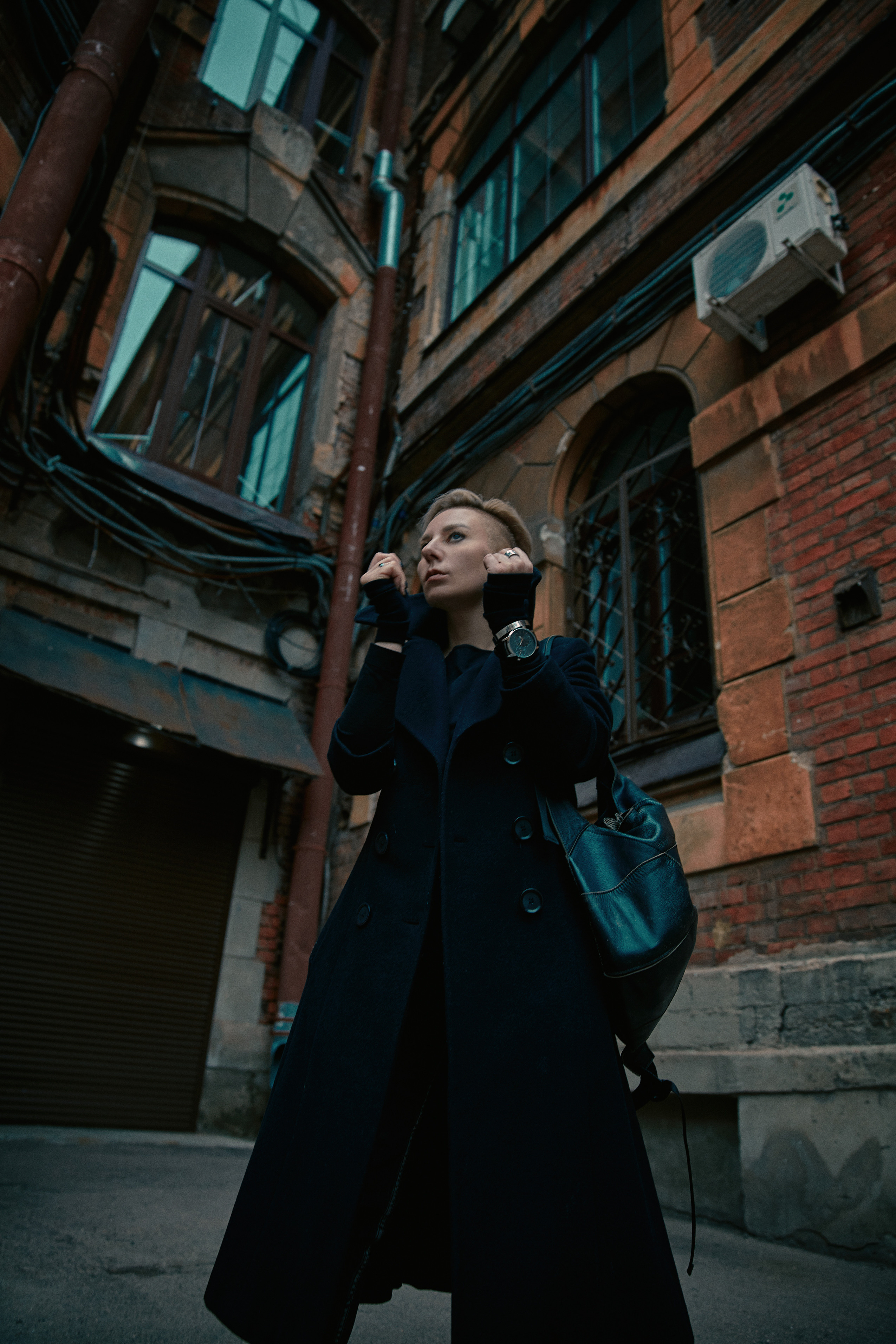 Нуарная фотосессия в метро и на Васильевском Острове. Рекламный фотограф Санкт-Петербург Катерина Мишкель