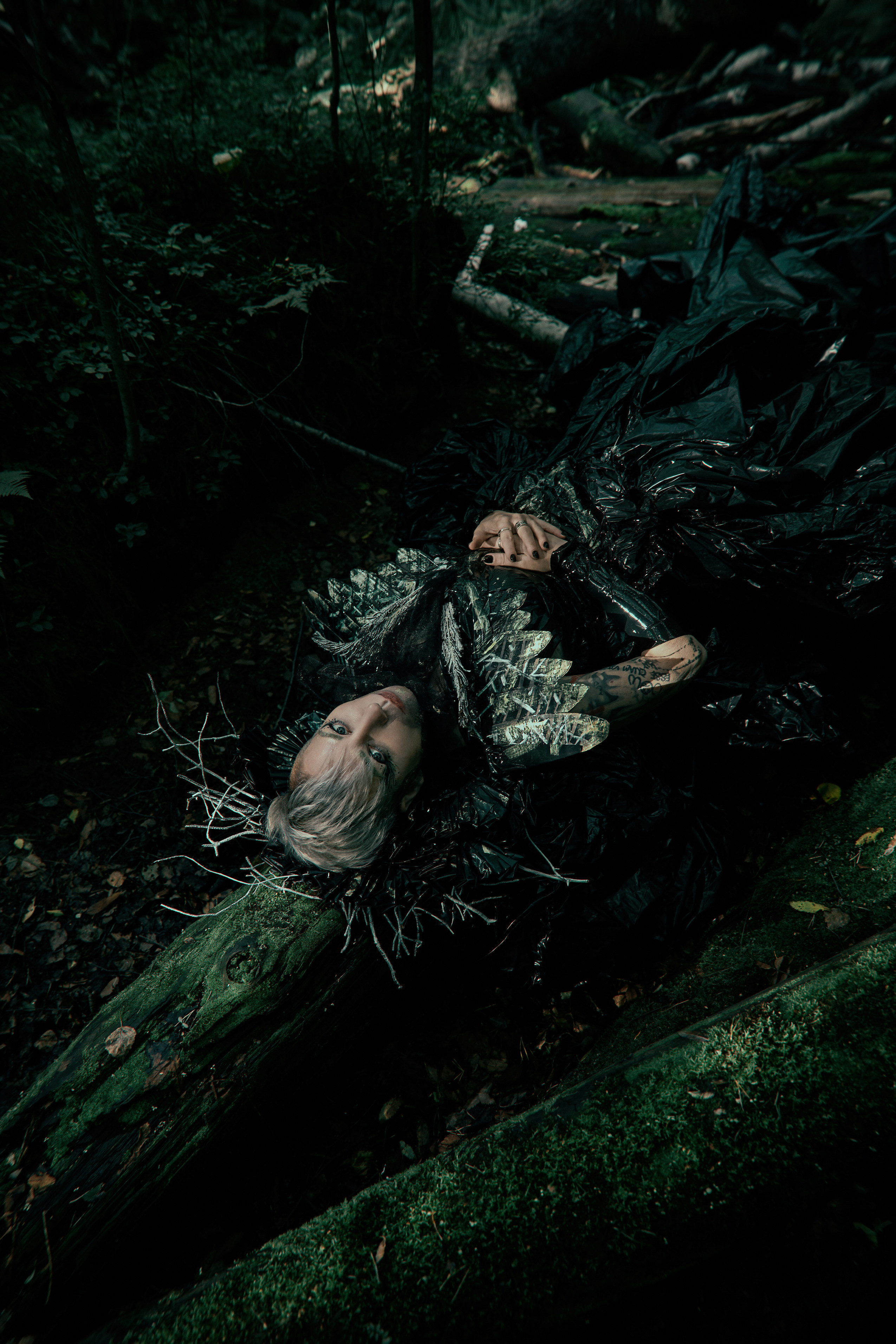 Арт-фотосессия с дымом в лесу. Рекламный фотограф Санкт-Петербург Катерина Мишкель