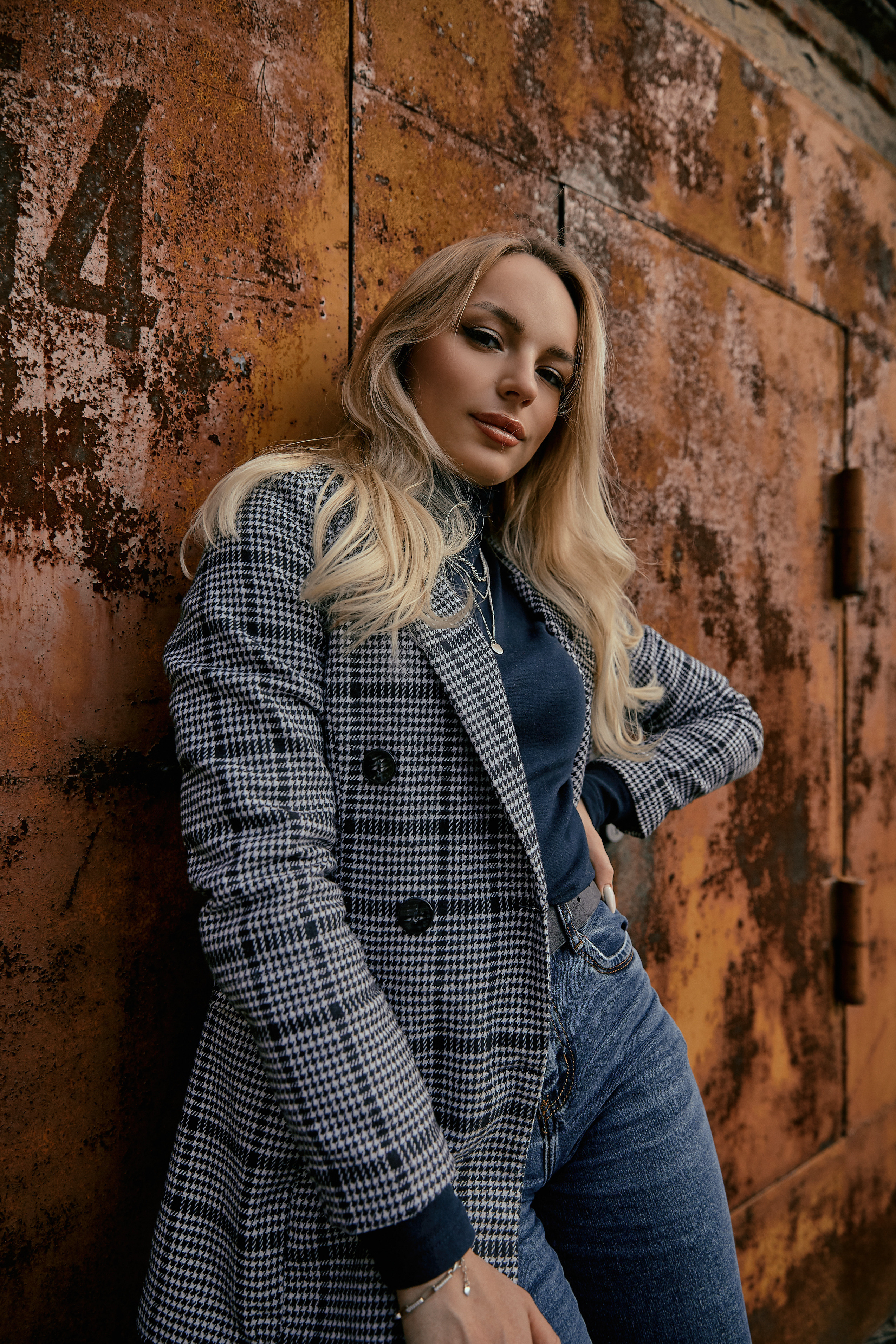 Стрит-фэшн съемка на улицах Кемерово. Рекламный фотограф Санкт-Петербург Катерина Мишкель