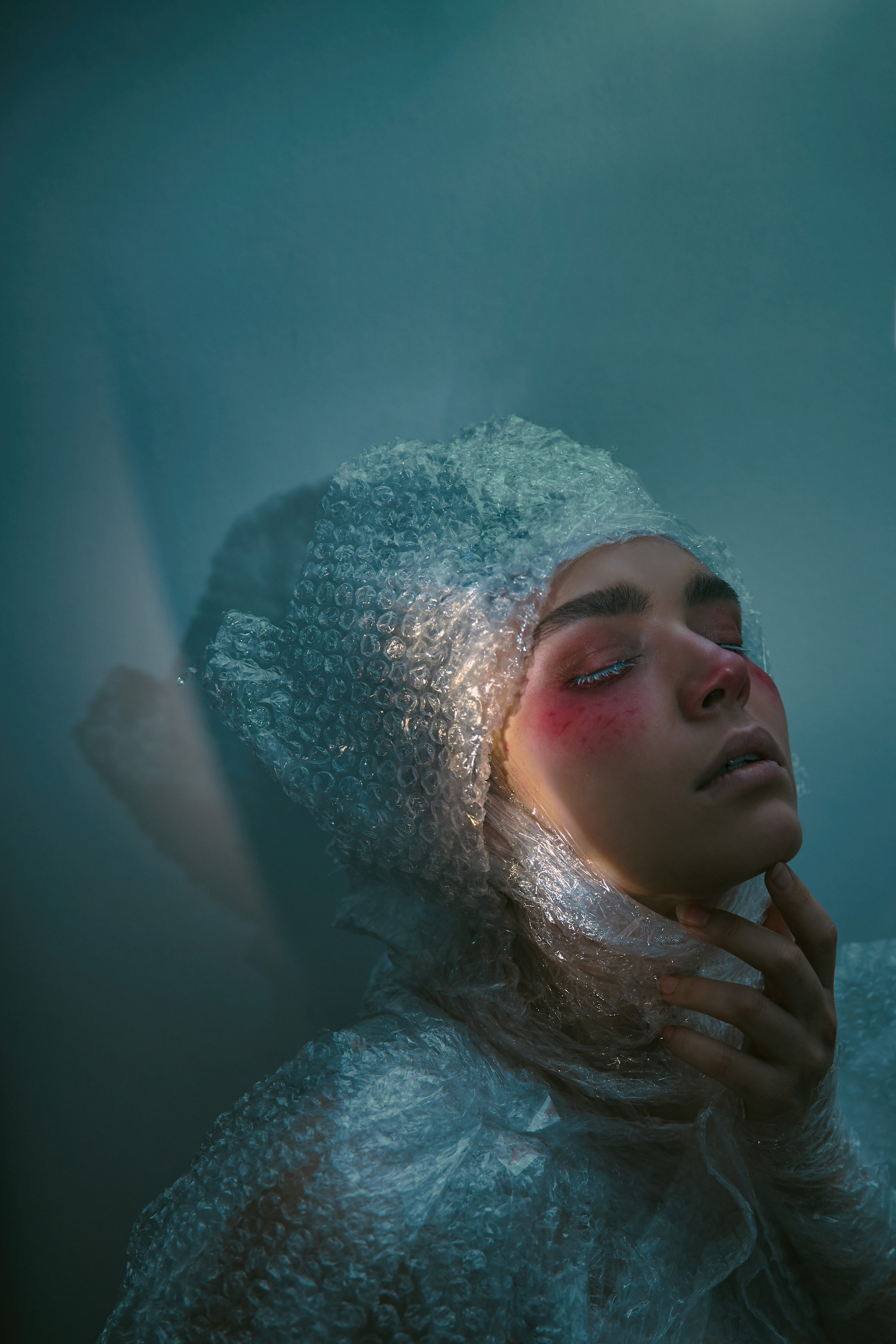 Креативная фотосессия в полиэтилене. Рекламный фотограф Санкт-Петербург Катерина Мишкель