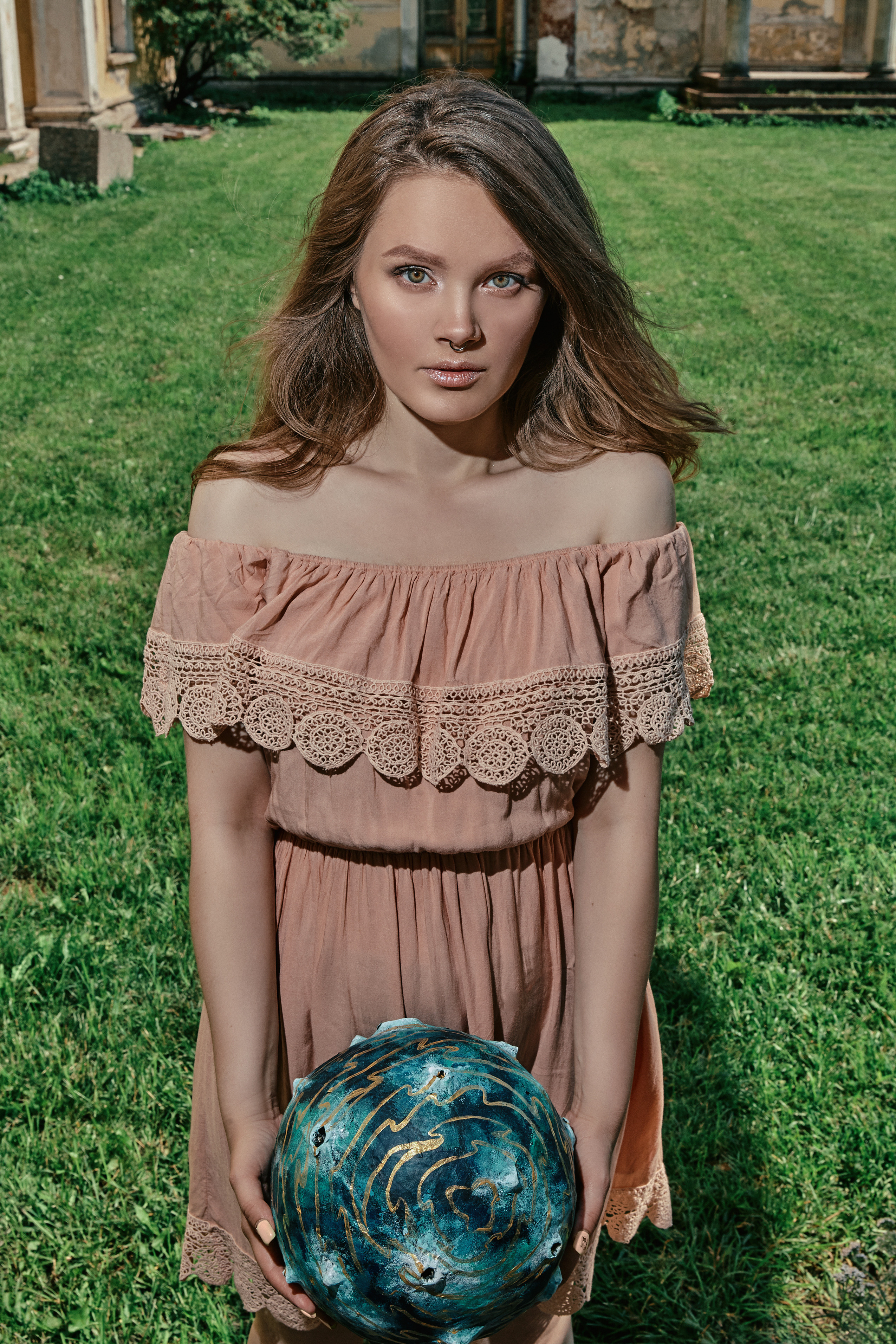 Летняя концепт-съемка с планетой. Рекламный фотограф Санкт-Петербург Катерина Мишкель