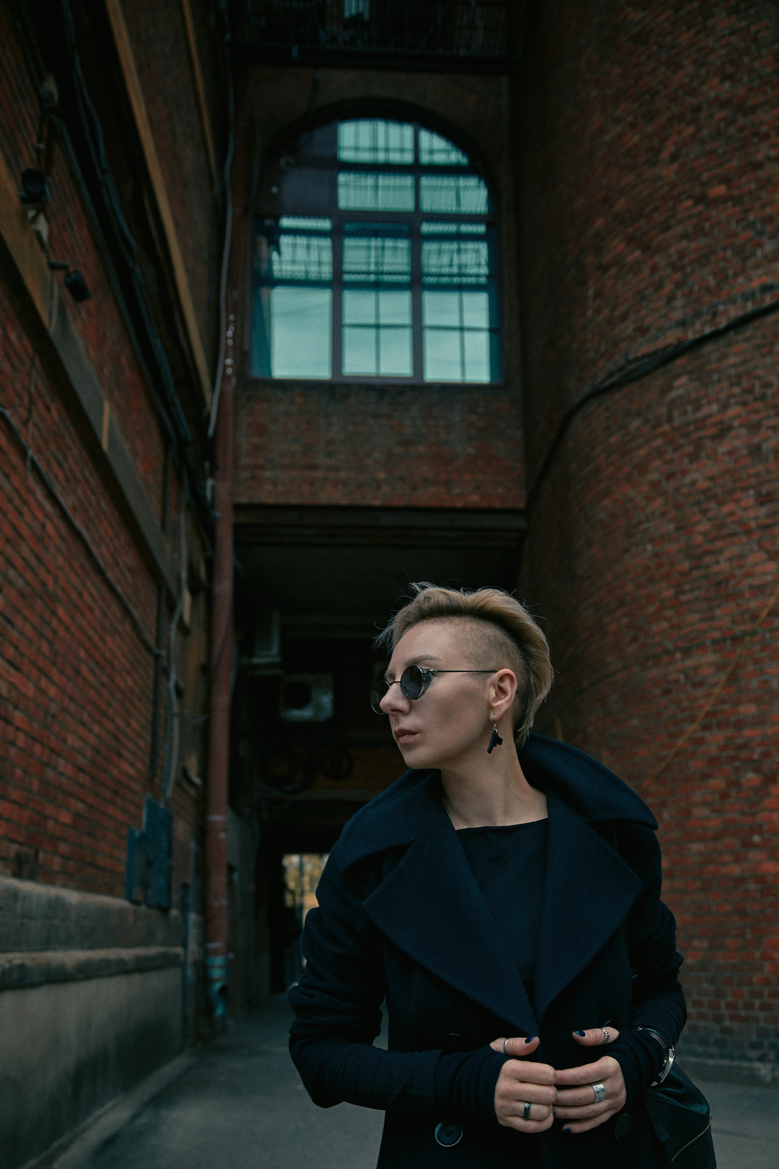 Нуарная фотосессия в метро и на Васильевском Острове. Рекламный фотограф Санкт-Петербург Катерина Мишкель