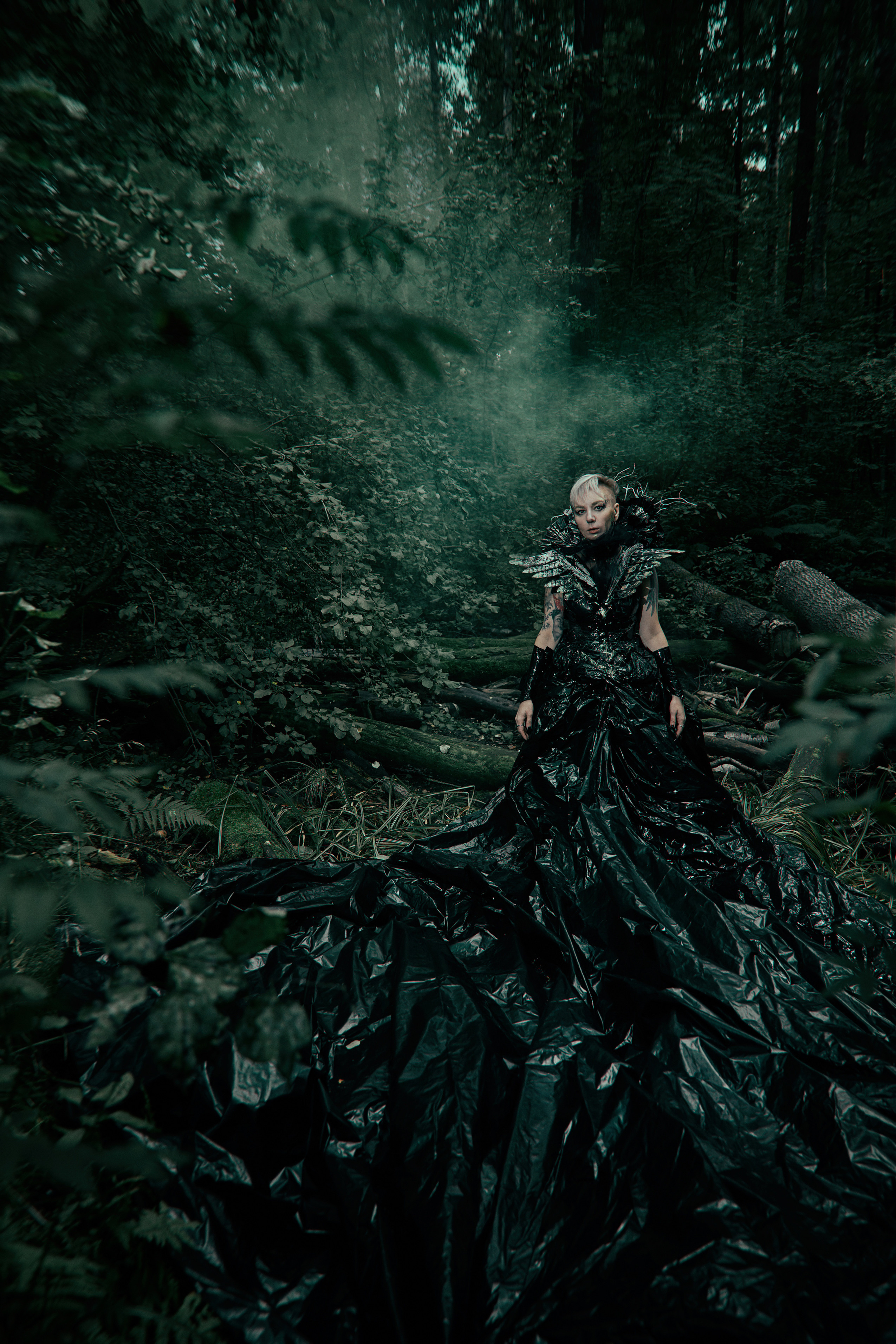 Арт-фотосессия с дымом в лесу. Рекламный фотограф Санкт-Петербург Катерина Мишкель