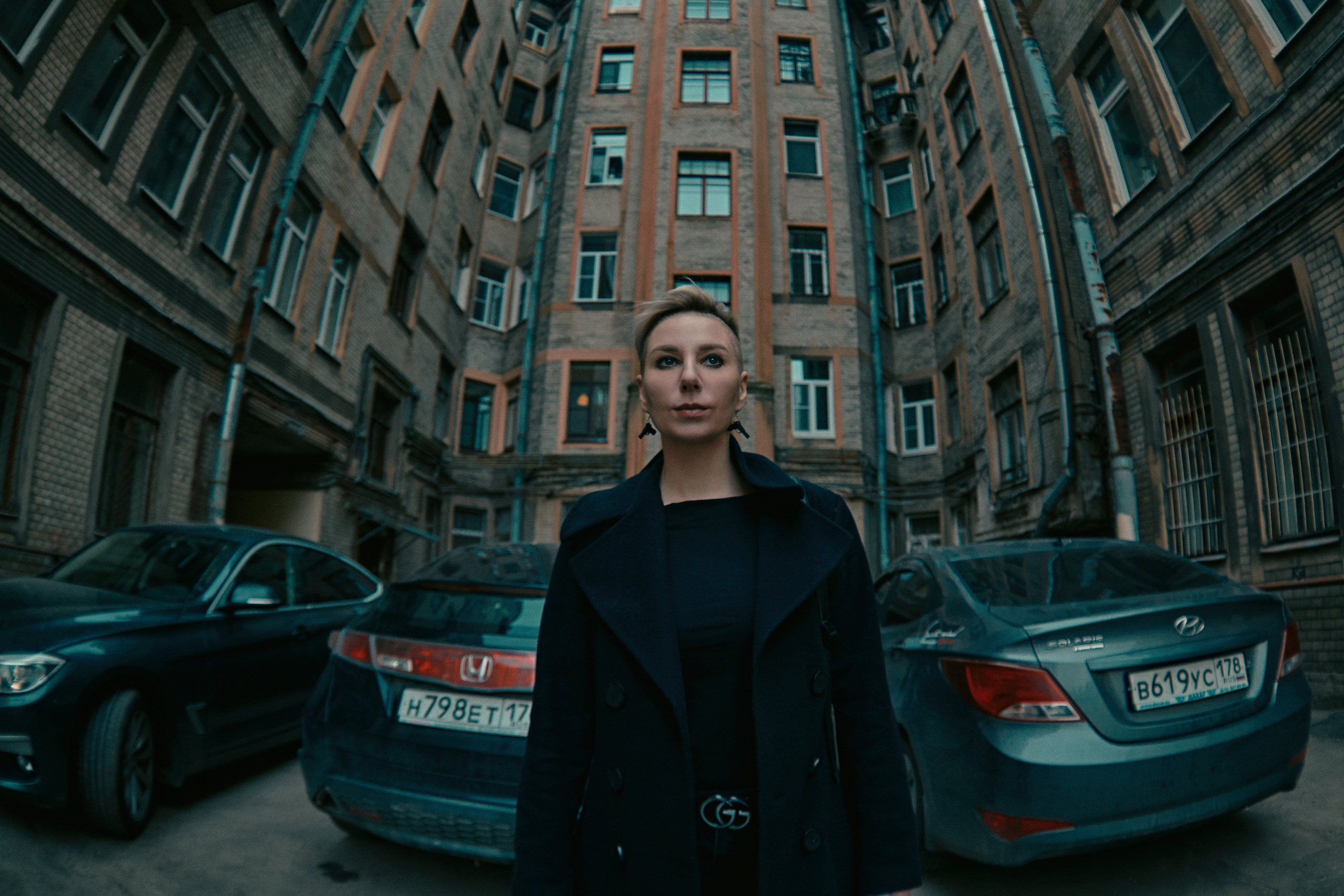 Нуарная фотосессия в метро и на Васильевском Острове. Рекламный фотограф Санкт-Петербург Катерина Мишкель