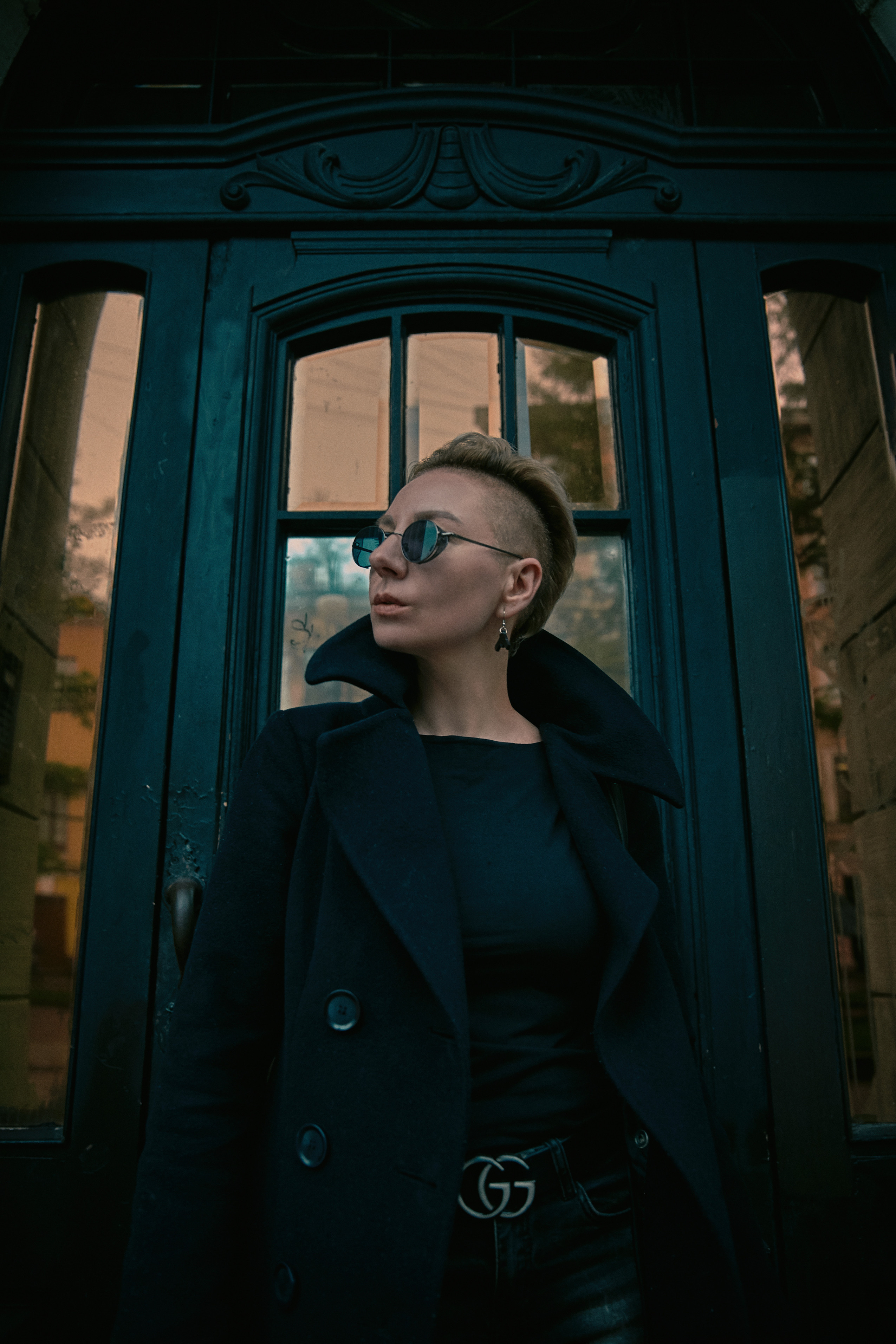 Нуарная фотосессия в метро и на Васильевском Острове. Рекламный фотограф Санкт-Петербург Катерина Мишкель