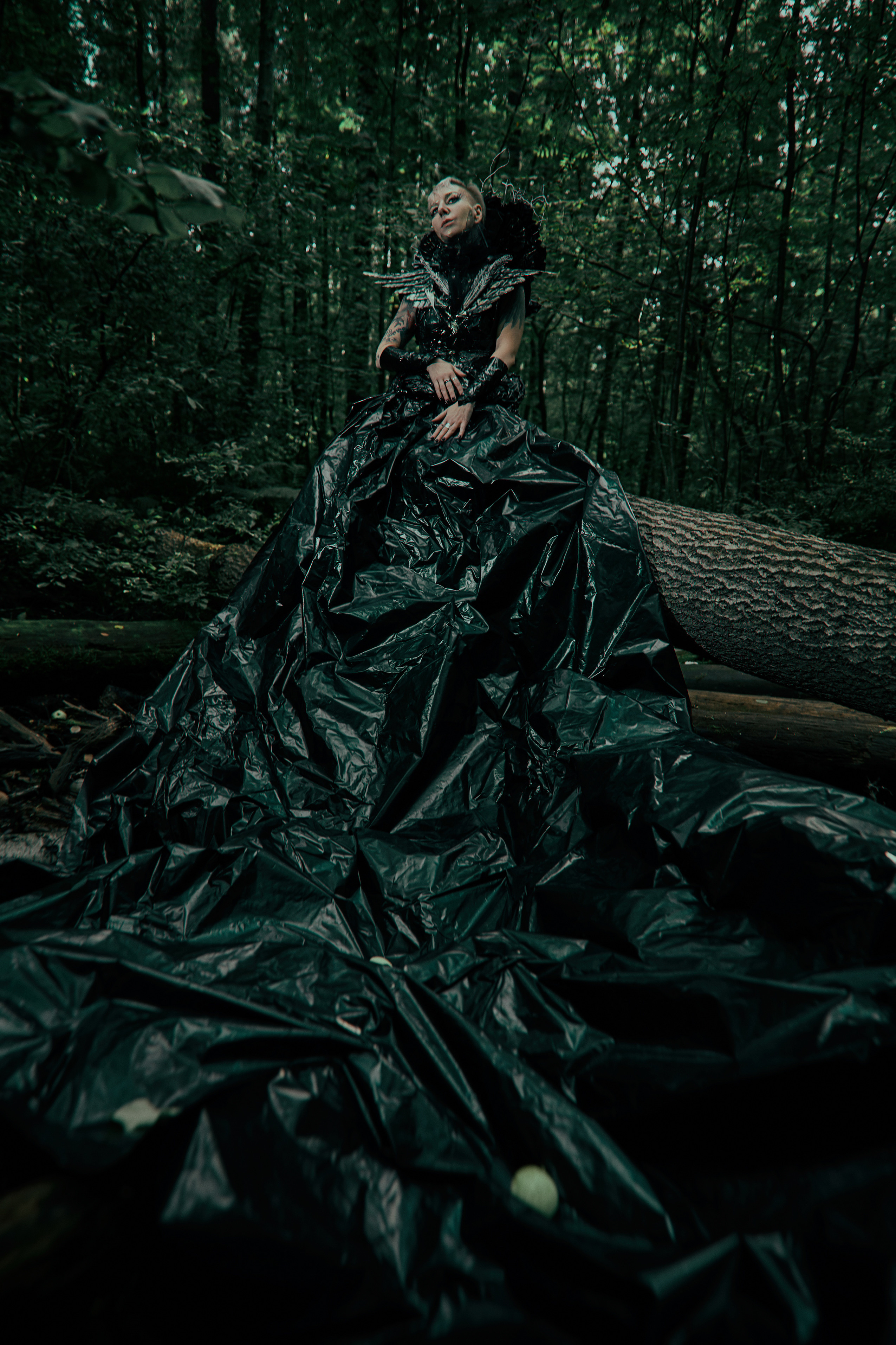 Арт-фотосессия с дымом в лесу. Рекламный фотограф Санкт-Петербург Катерина Мишкель