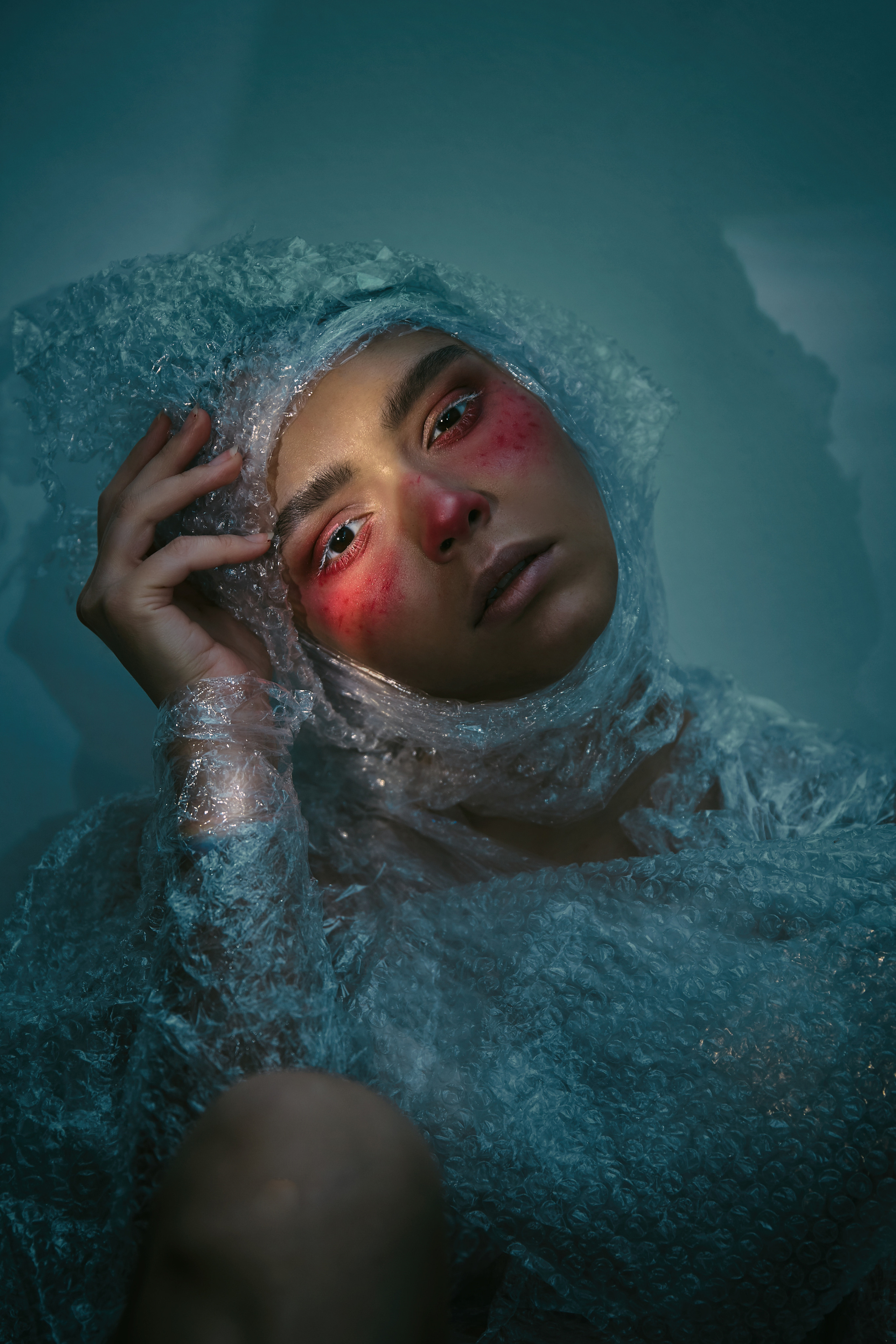 Креативная фотосессия в полиэтилене. Рекламный фотограф Санкт-Петербург Катерина Мишкель