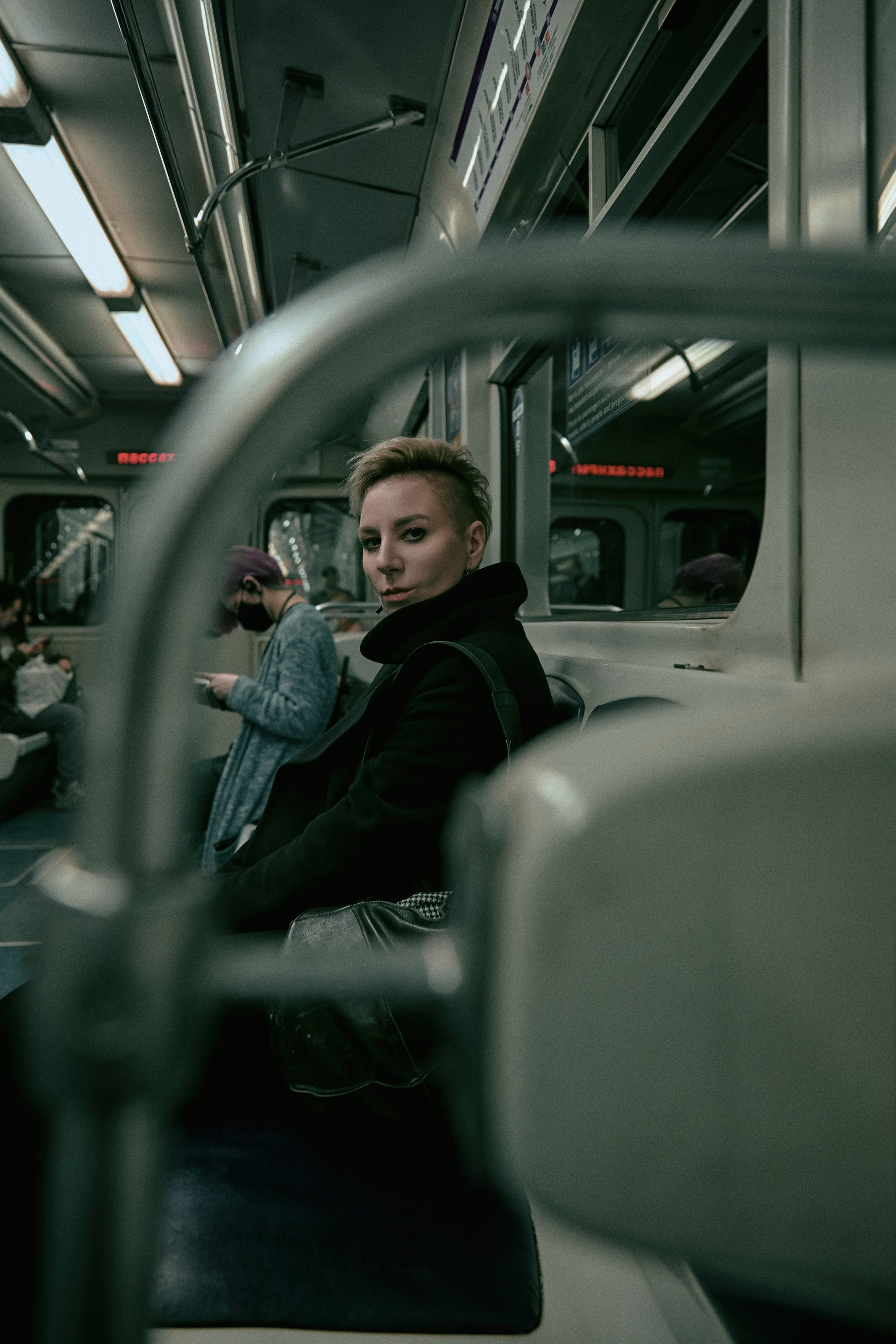 Нуарная фотосессия в метро и на Васильевском Острове. Рекламный фотограф Санкт-Петербург Катерина Мишкель