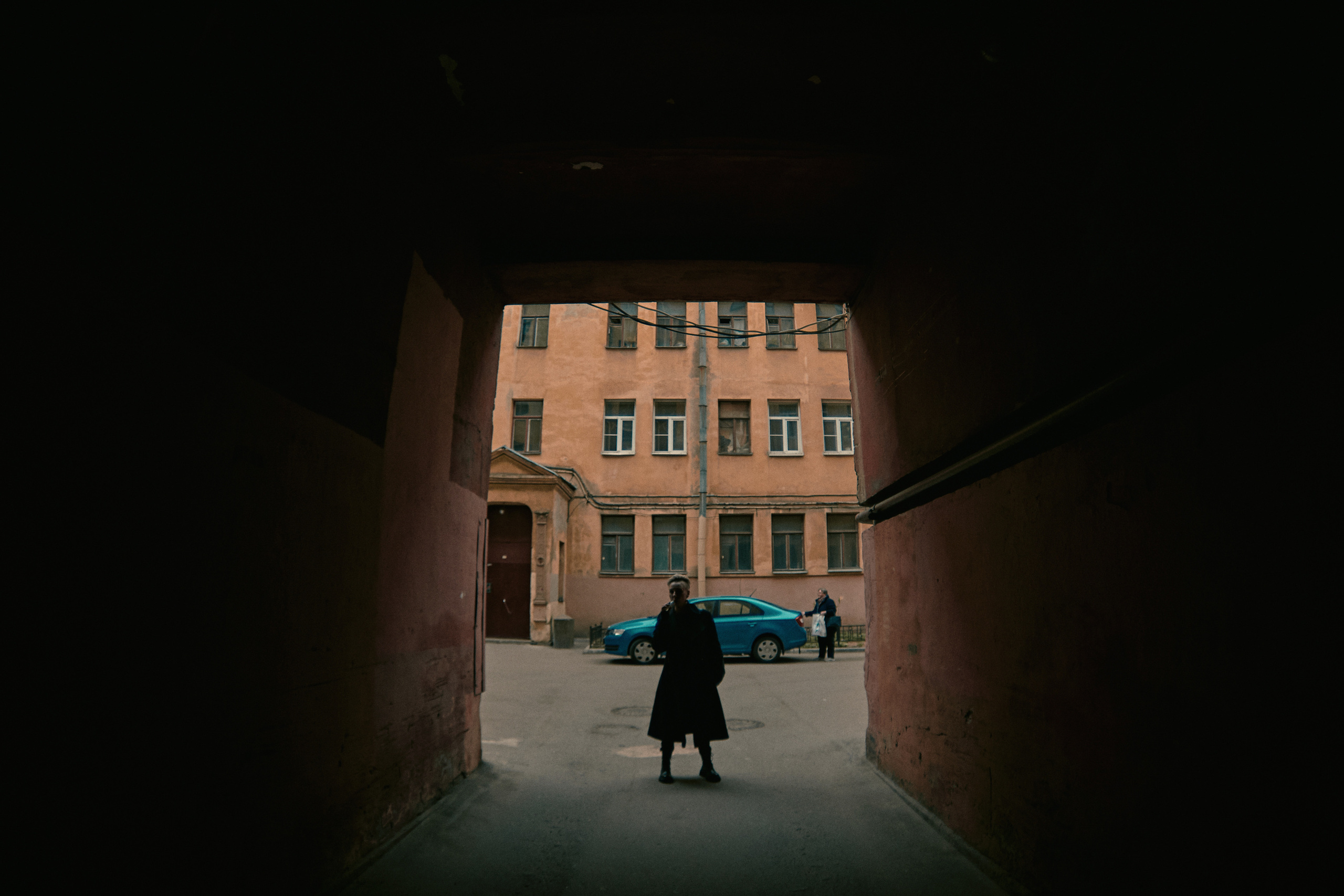 Нуарная фотосессия в метро и на Васильевском Острове. Рекламный фотограф Санкт-Петербург Катерина Мишкель