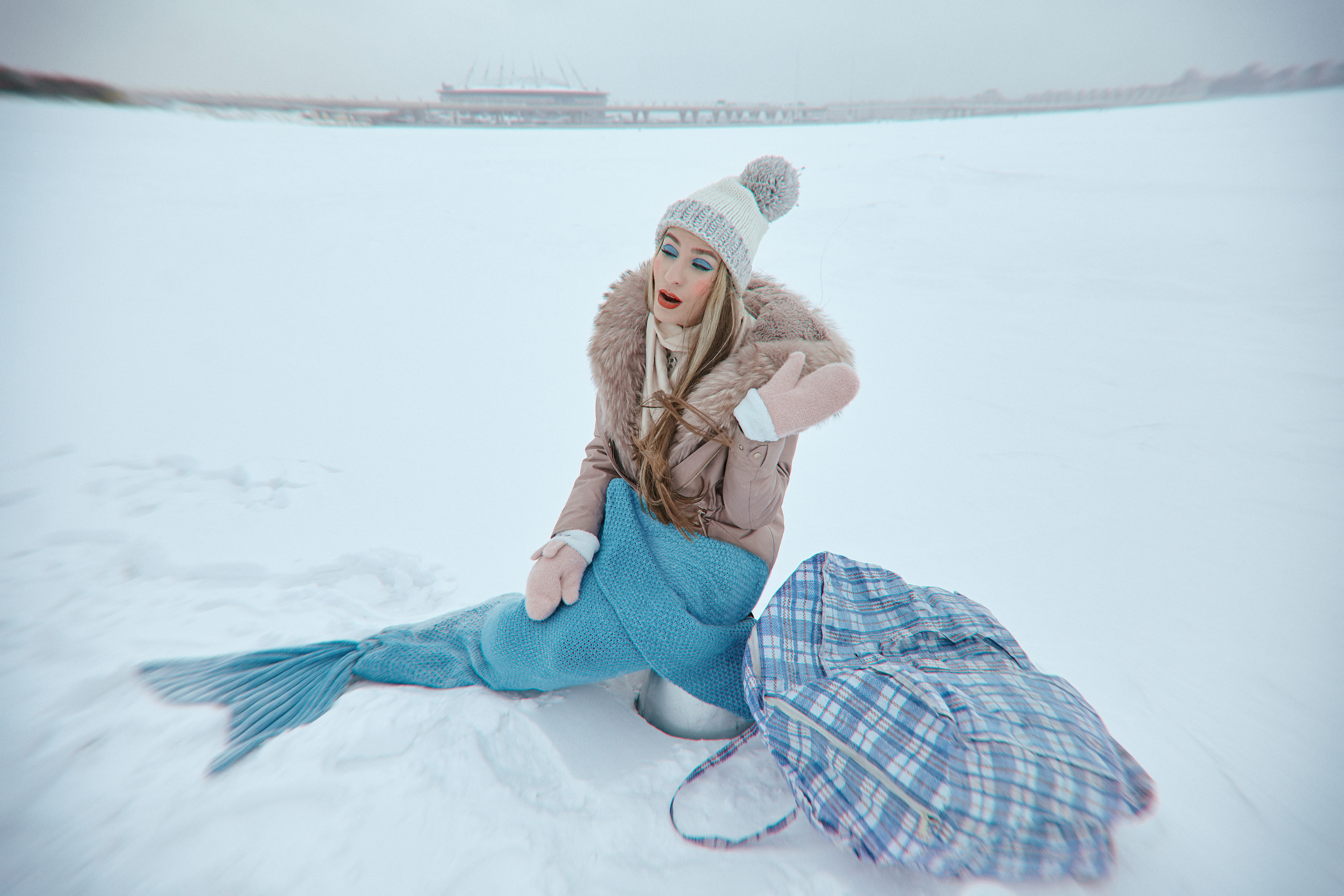 Креативная съемка русалки зимой. Рекламный фотограф Санкт-Петербург Катерина Мишкель
