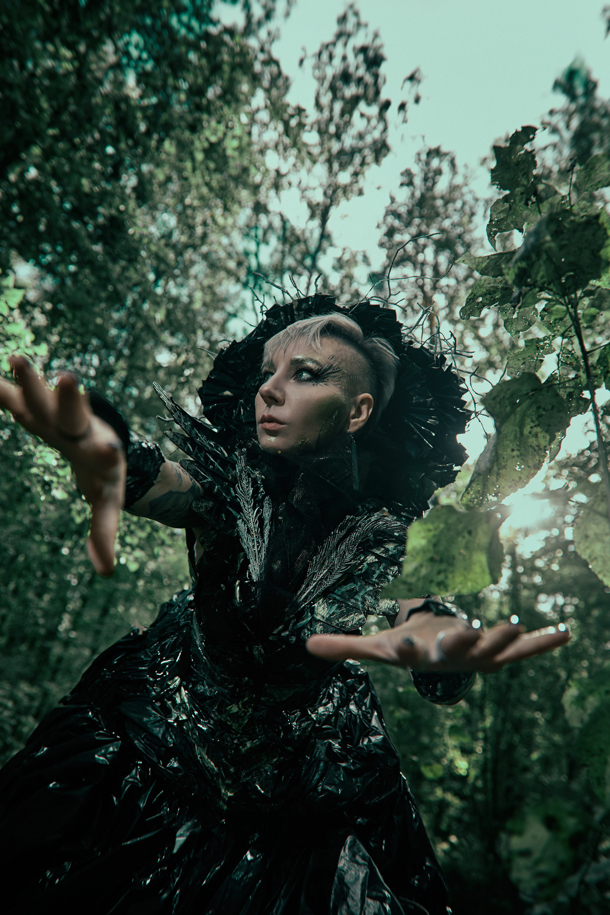 Арт-фотосессия с дымом в лесу. Рекламный фотограф Санкт-Петербург Катерина Мишкель