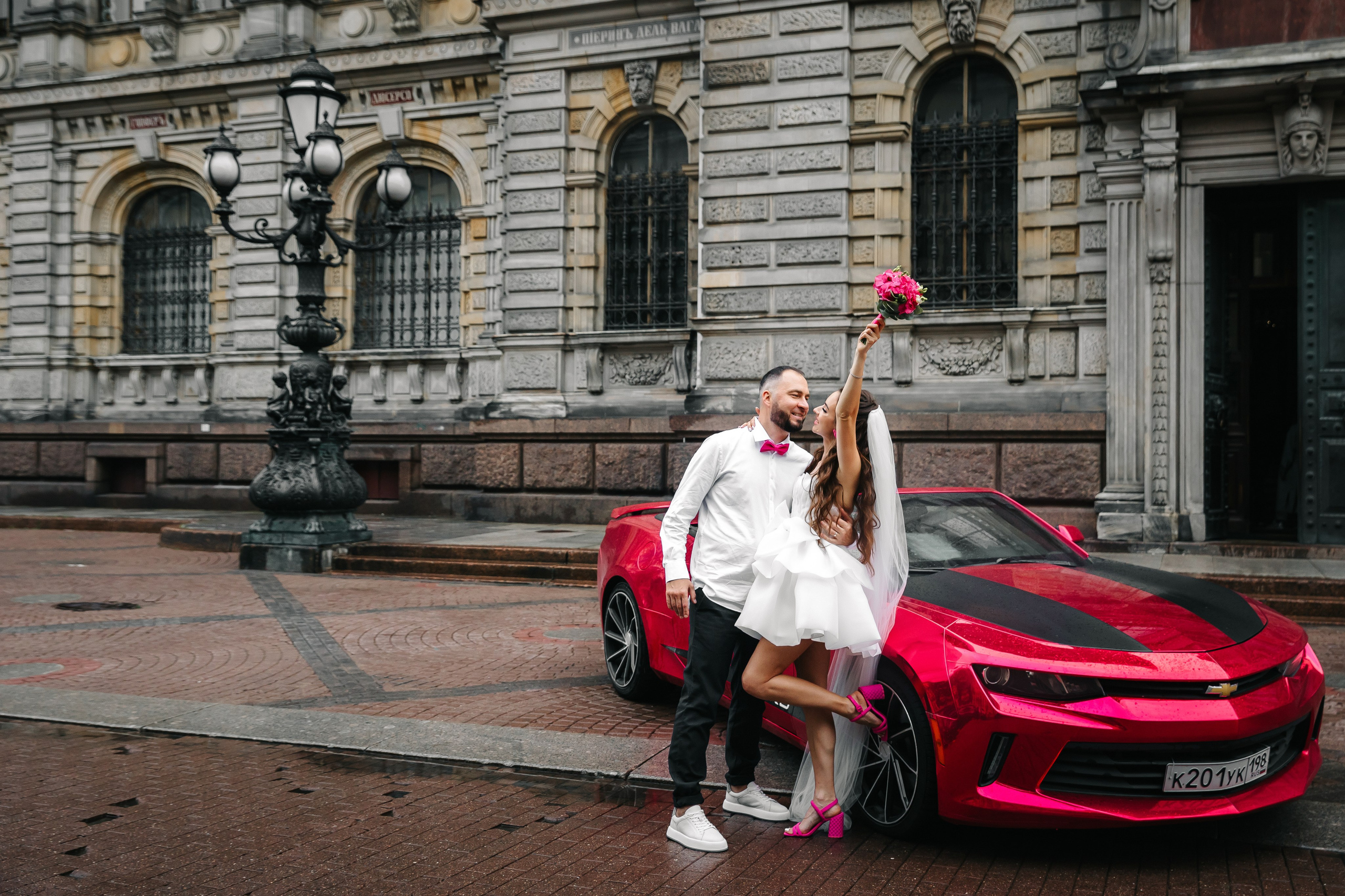 ДВОРЕЦ № 2 | Июль, кабриолет, академия Штиглица. Свадебный фотограф в Санкт-Петербурге Полина Корзухина