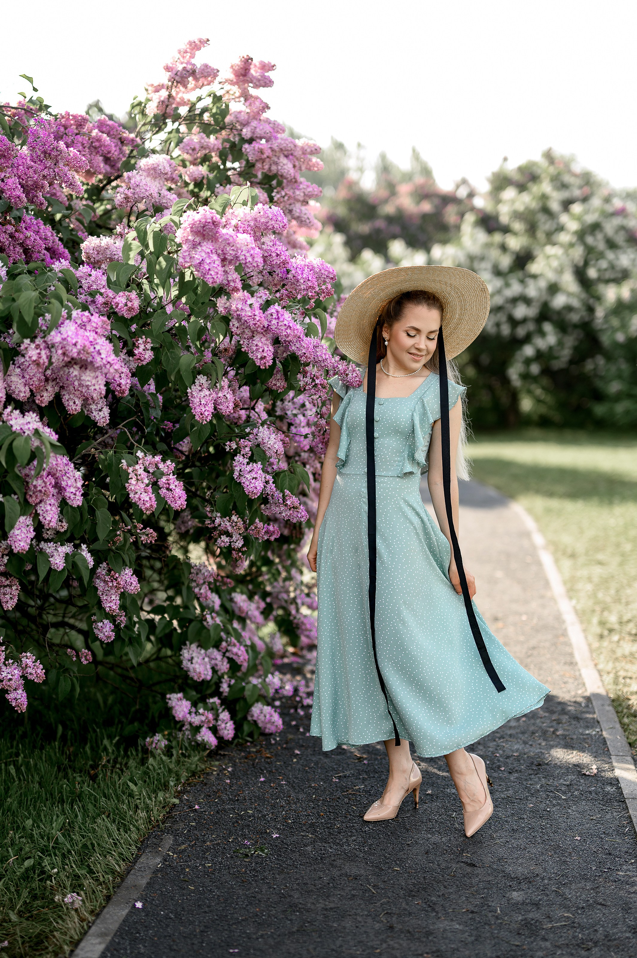 Анастасия. Фотосессия в цветении в Сиреневом саду в Москве. Semerlina.ru