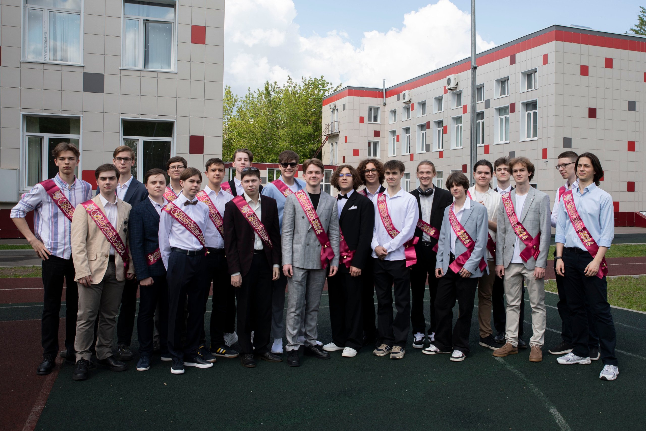 Последний звонок Школа Баренбаума 1517. Фотограф в Москве Яна Полосина