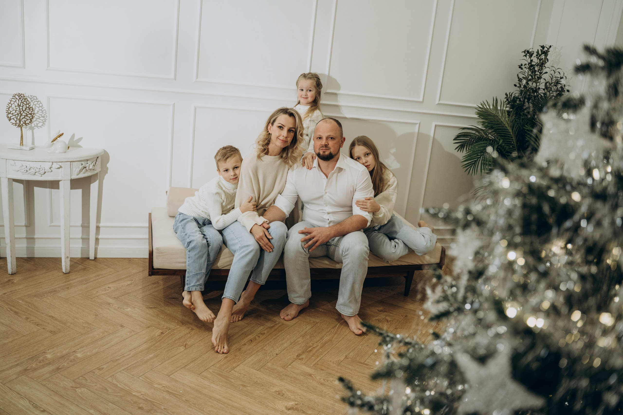 Семейная фотосессия в студии в Дмитрове. Свадебный фотограф в Дмитрове