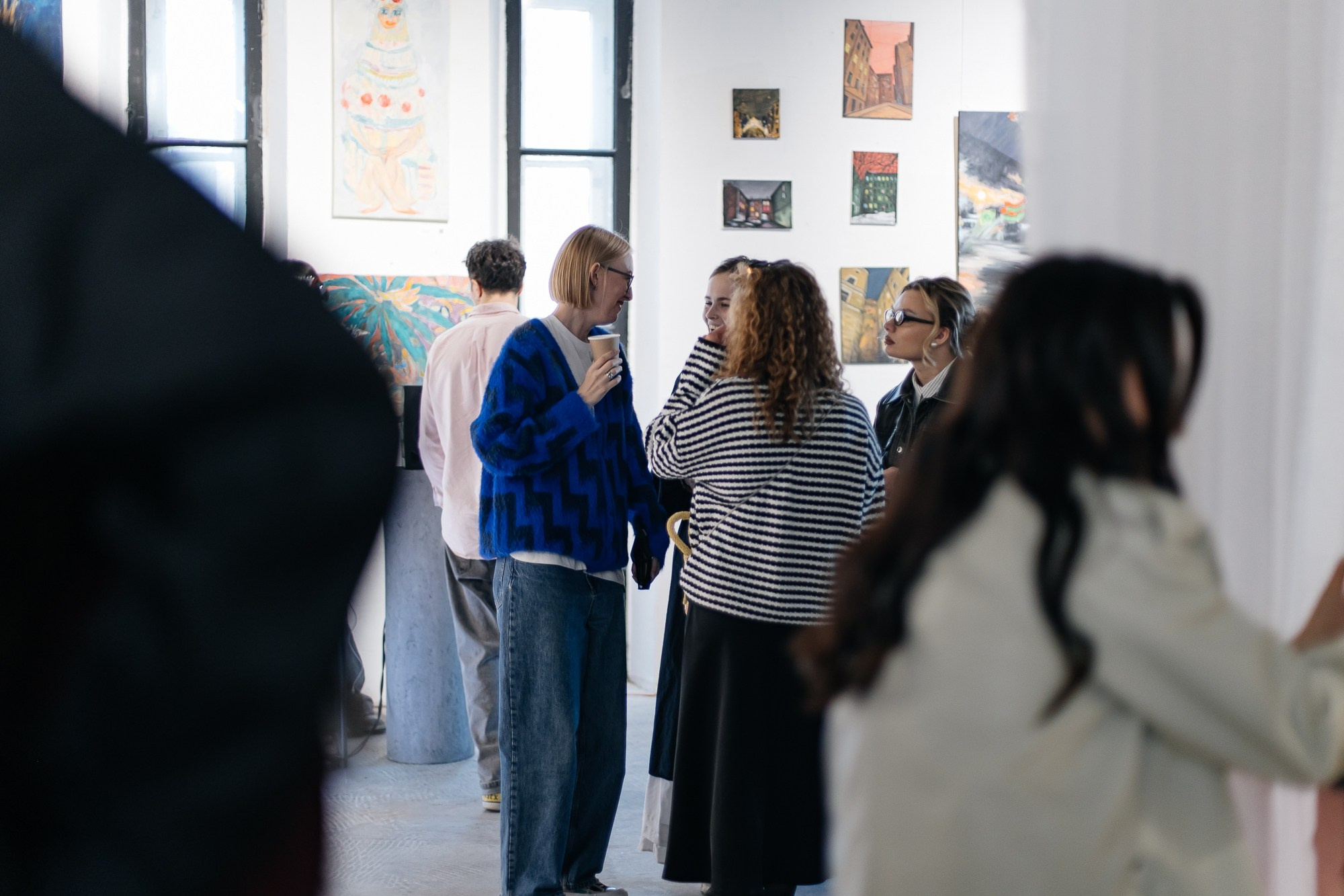 IZZI ROOM | Открытие выставки | май 2025. Репортажный фотограф в Санкт-Петербурге СПБ Алиса Ческидова на ваше мероприятие