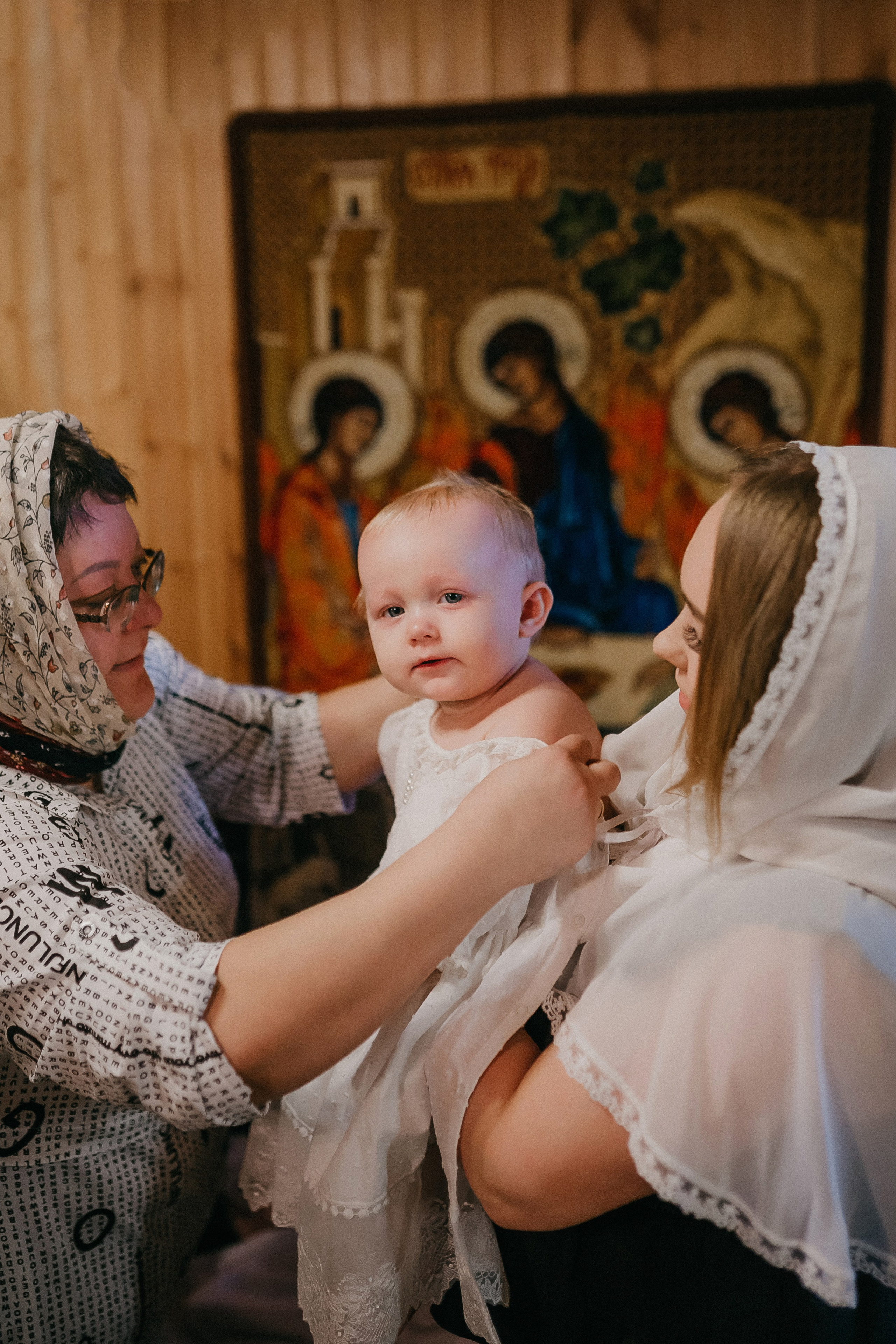 Крещение Виктории. Храм Симеона Верхотурского п.Барсово. Семейный фотограф в Сургуте