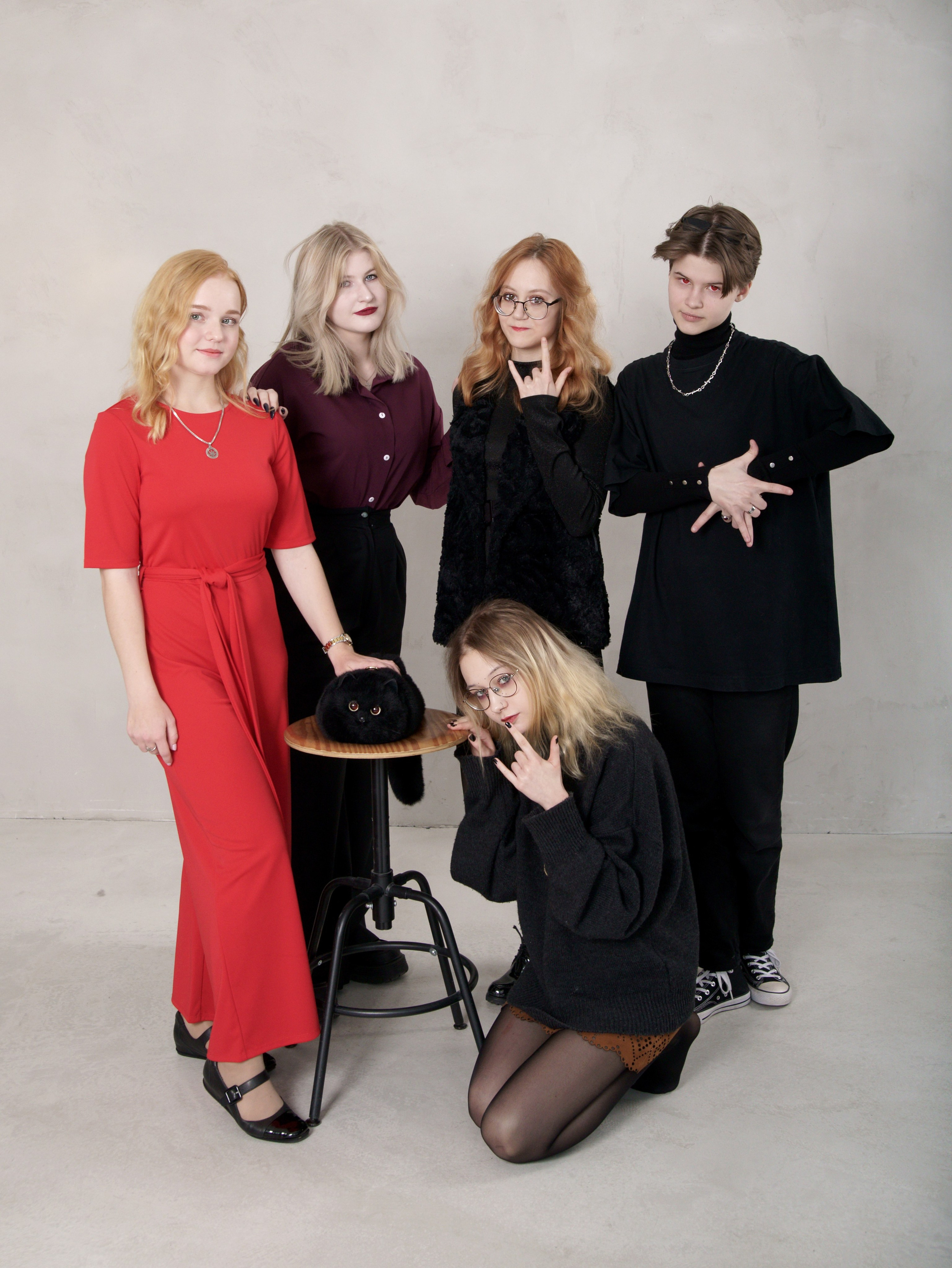 Студийная фотосессия выпускников 9,11 классов в Иркутске