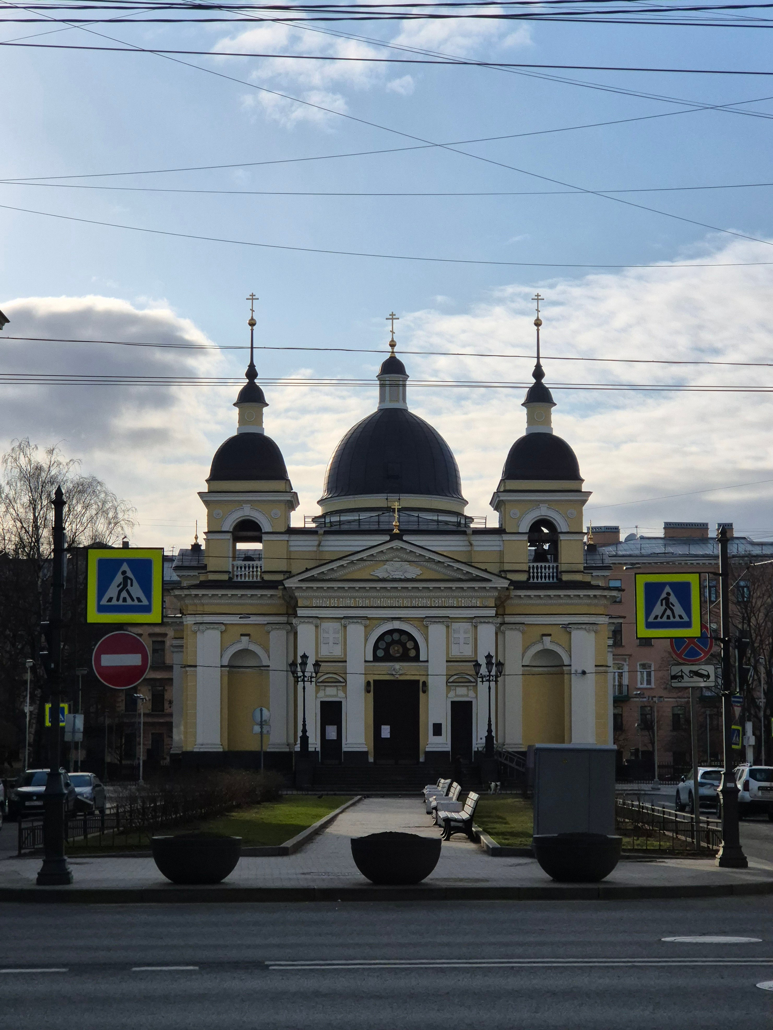 Утром по-раньше собрался и поехал на Сытный рынок, где всегда покупаем корюшку