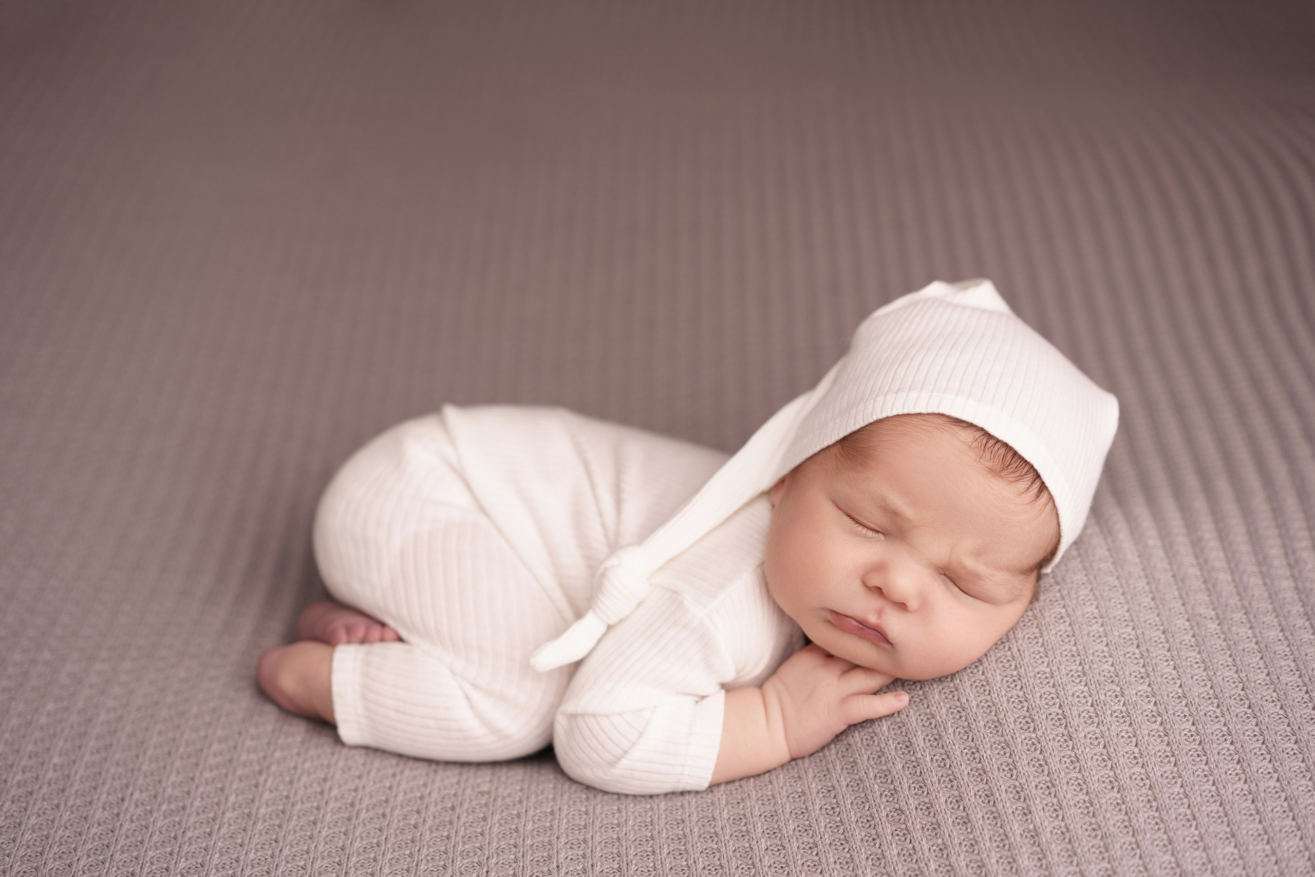 малыш в костюме гномика