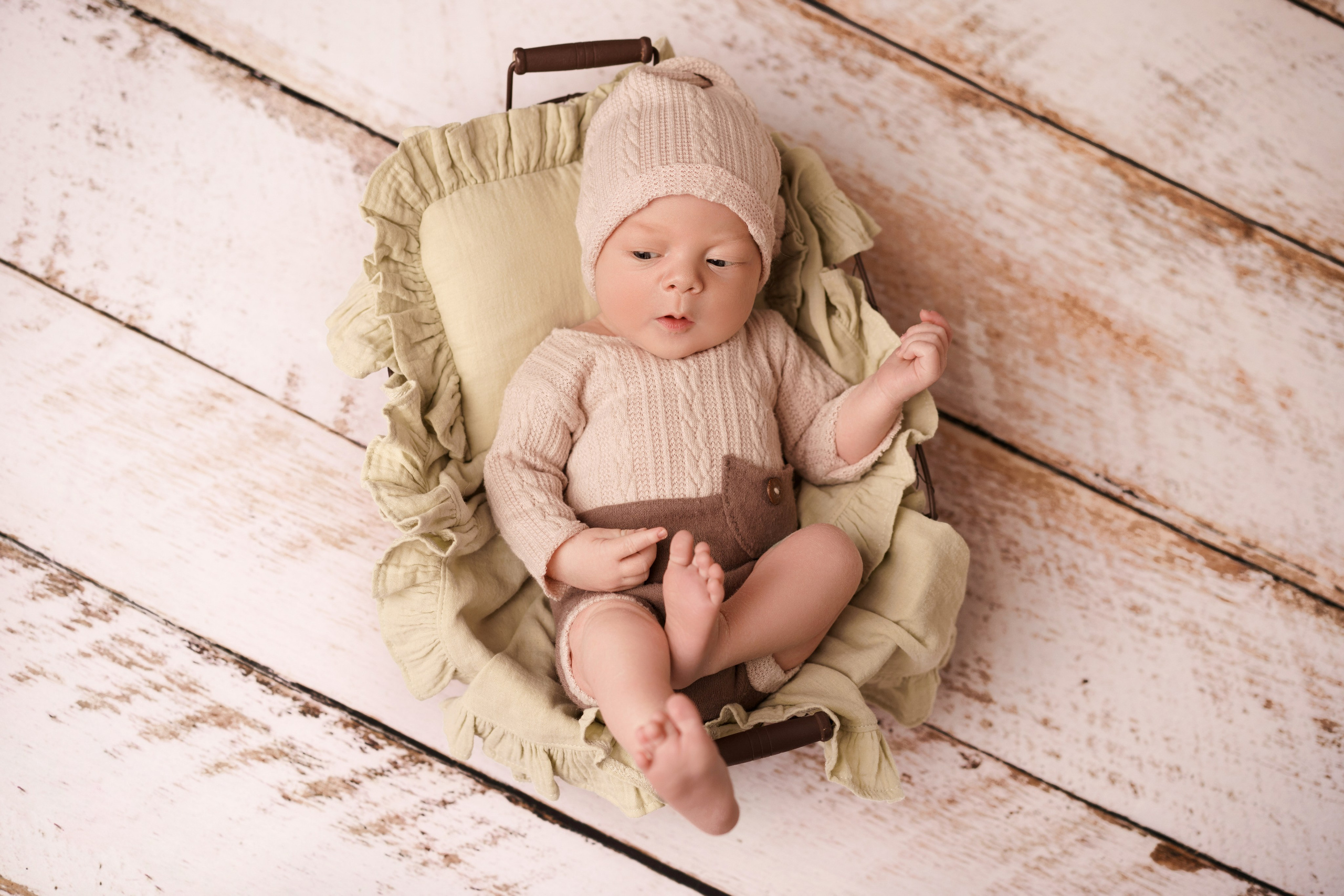 фотографии несущего малыша