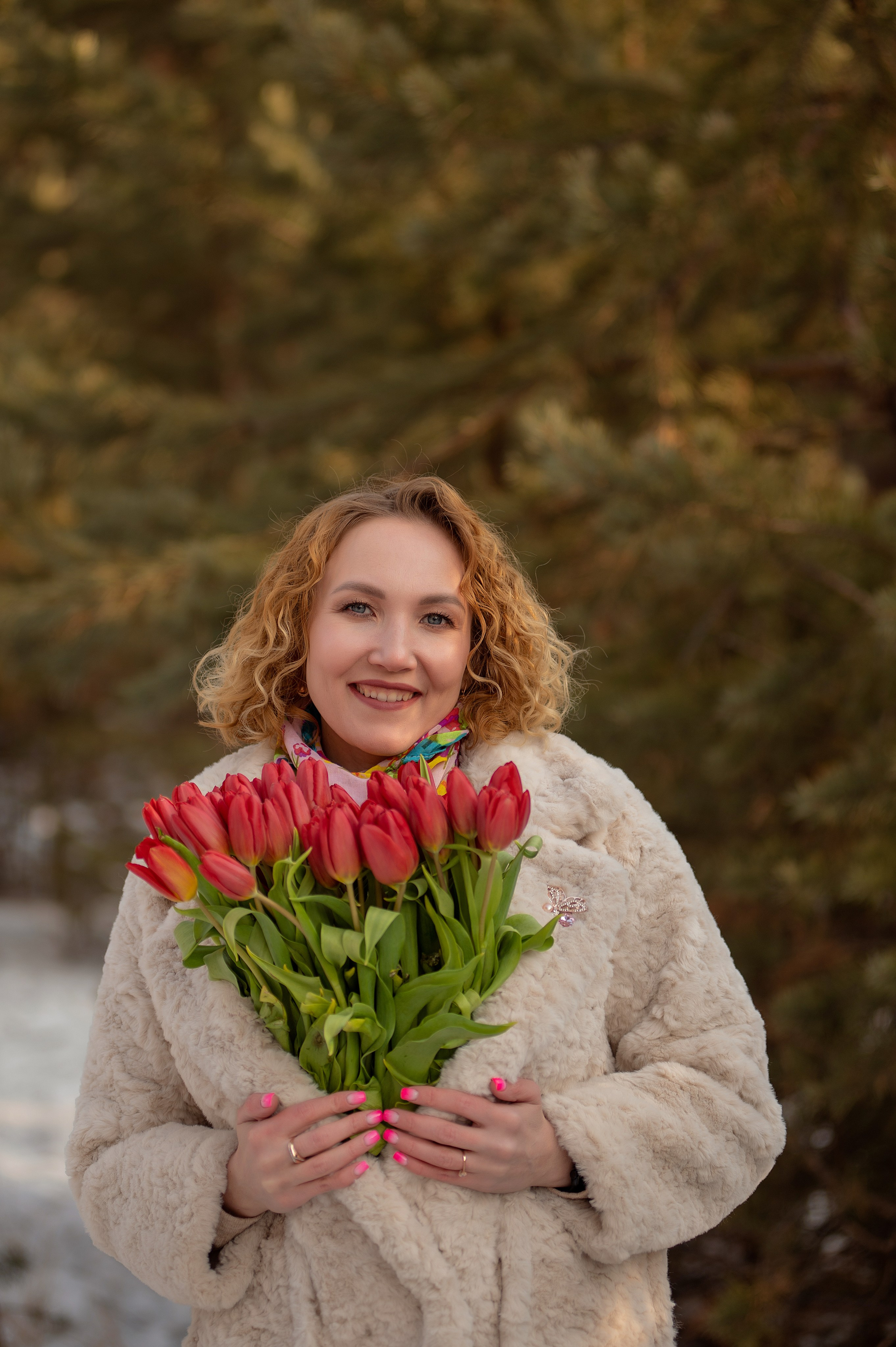 Ира тюльпаны в снегу. Фотограф Виктория Воронина