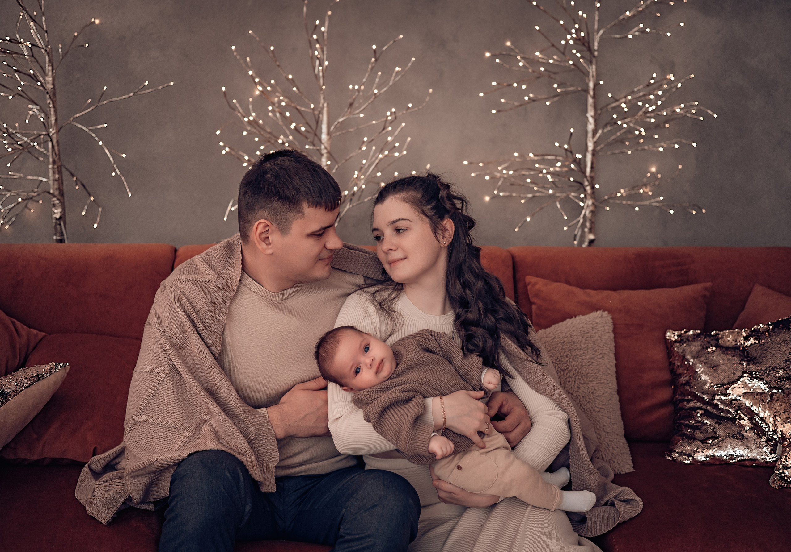 Виктория, Александр, Ванюша и Ариша. Фотографы крещения/венчания  Красноярск Татьяна и Вячеслав Переваловы