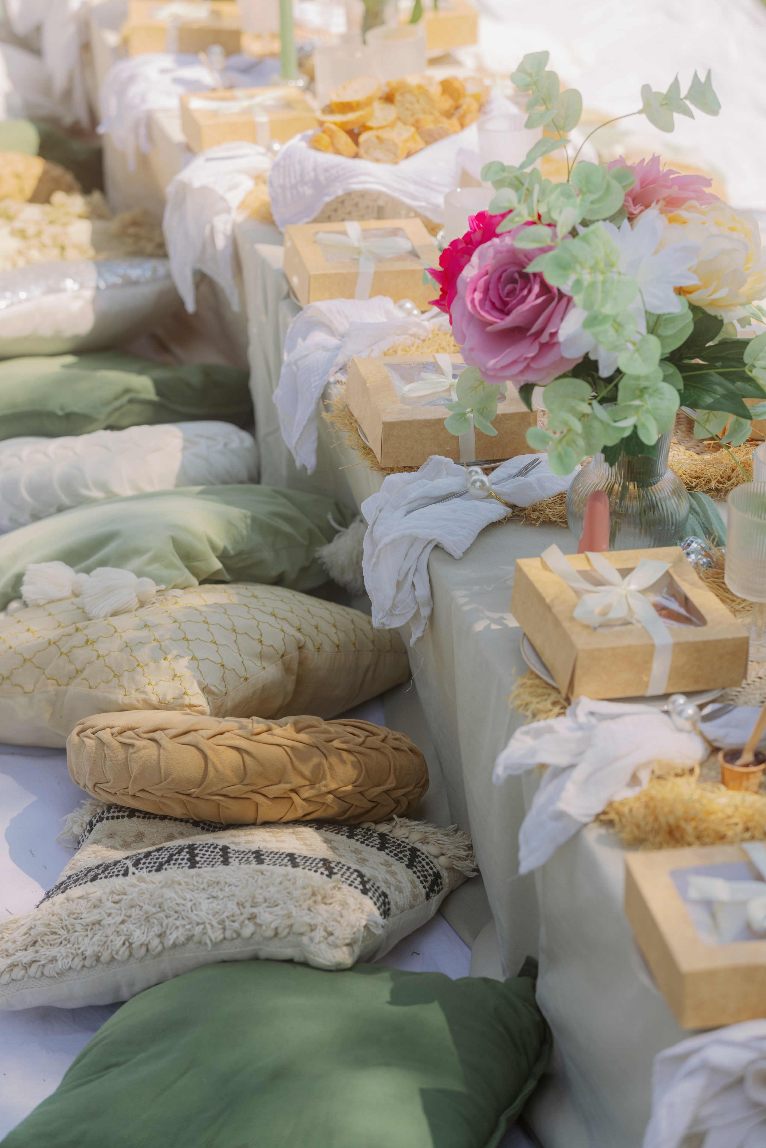 Bachelorette picnic in Barcelona. Europe Wedding Photo  — destination wedding photography across Europe and the Middle East