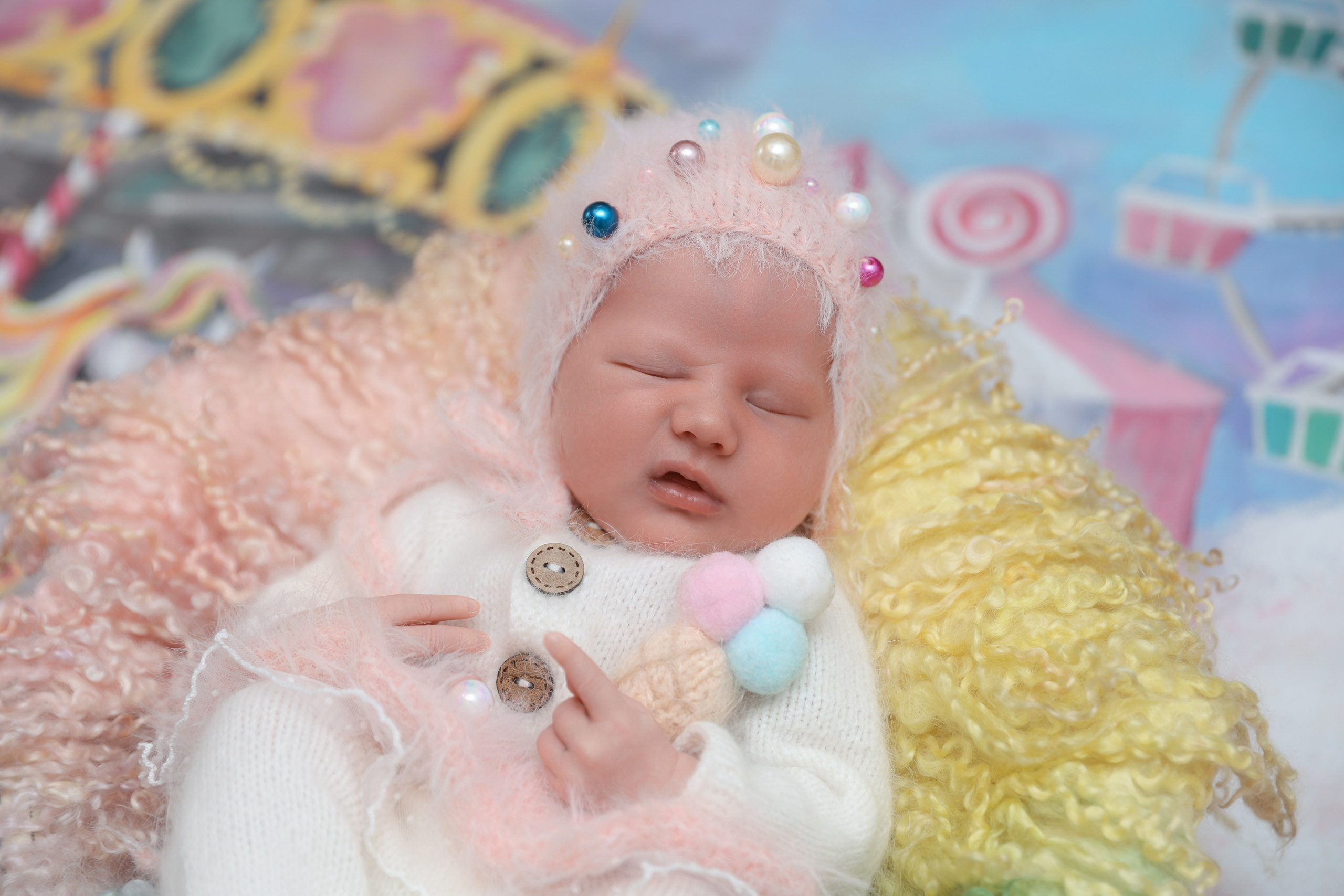 Полина. Здравствуйте, меня зовут Яна Страшкевич. Я фотограф новорождённых из Санкт-Петербурга