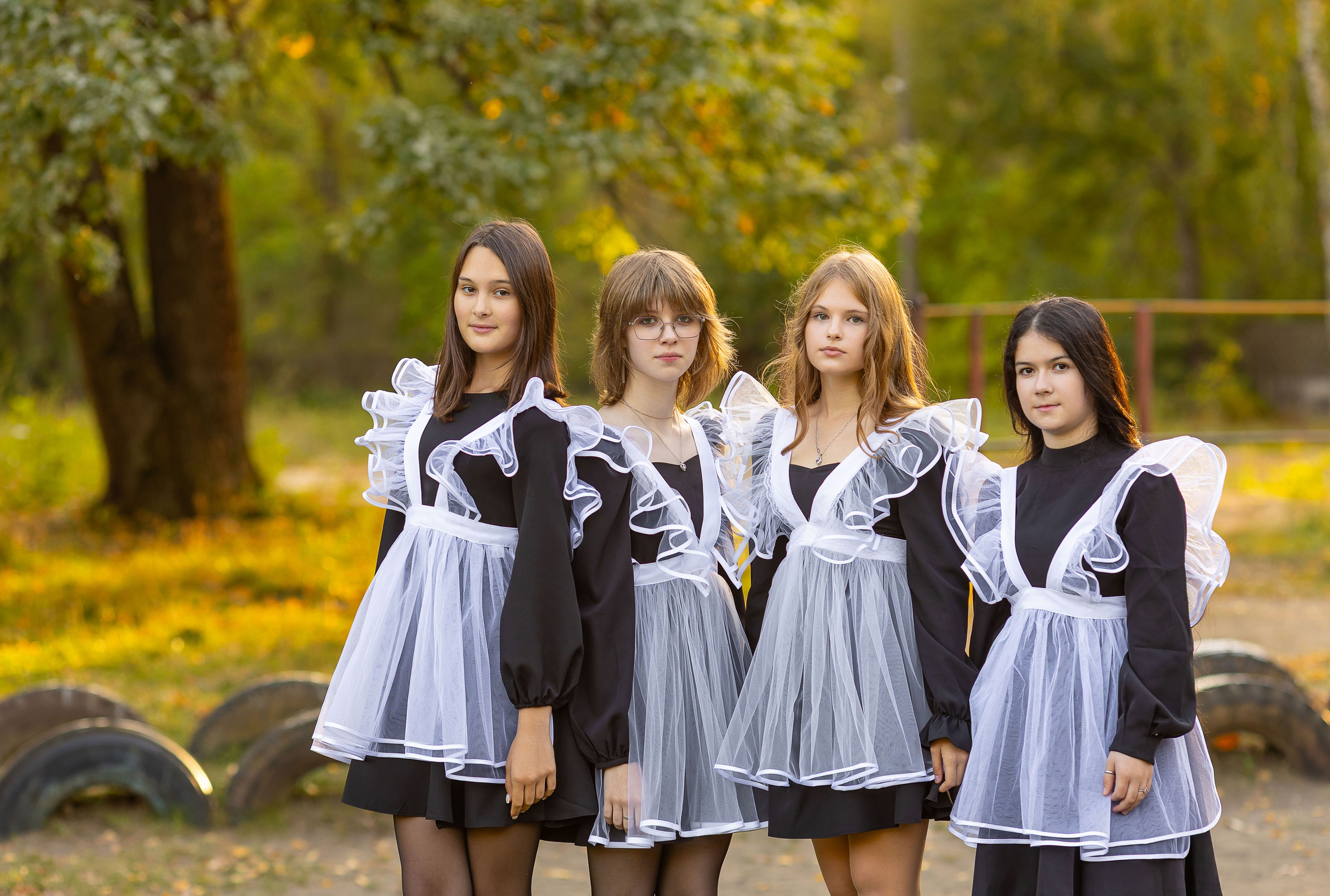 Осенняя фотосессия у школы с учителем. Семейный и детский фотограф Анна Петракова