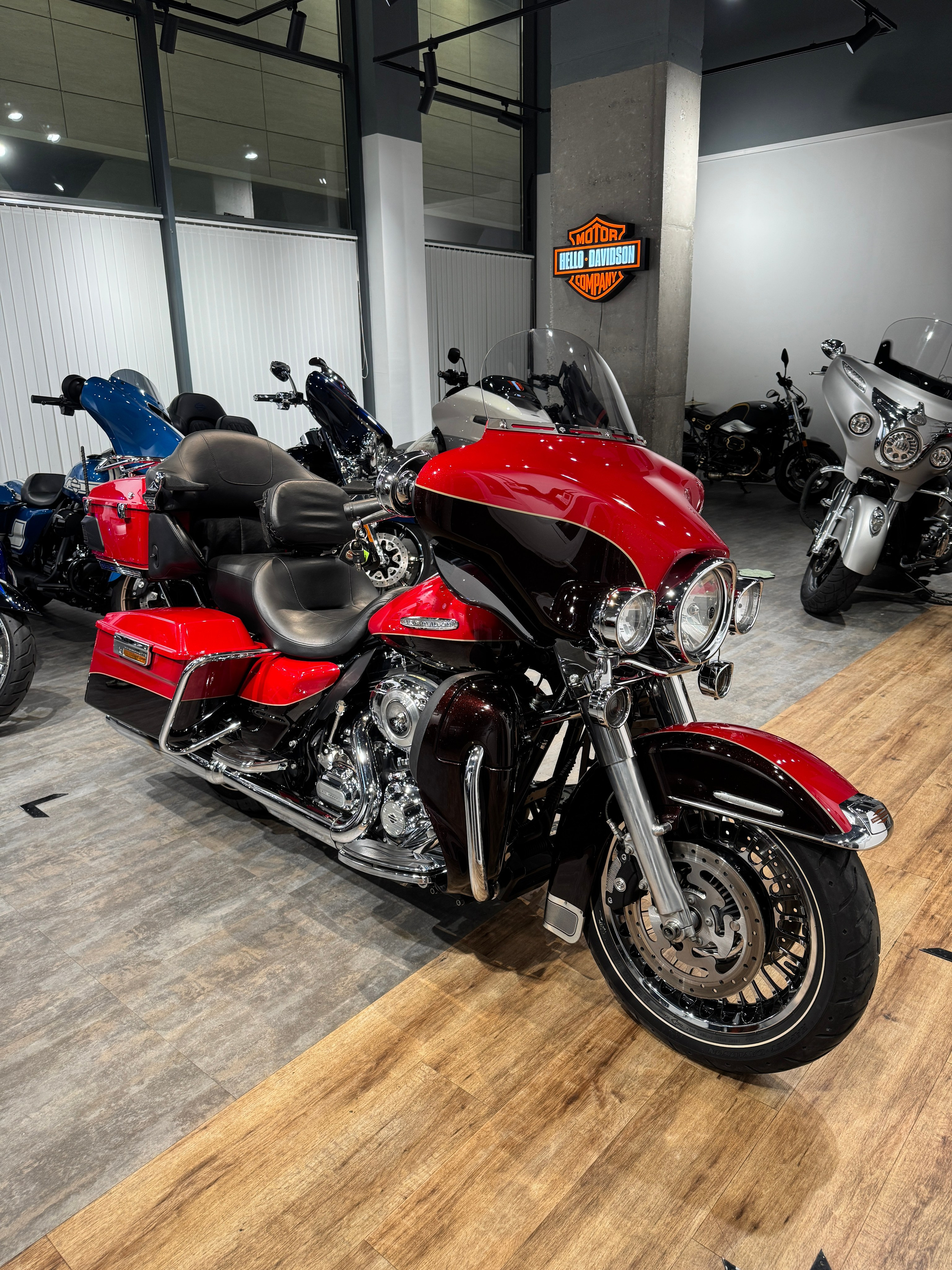 Мотоциклы Harley-Davidson 110 CVO Fire Fighters' Edition (Touring)  — купить мотоцикл. Hello Davidson, Москва. Только хорошие мотоциклы…