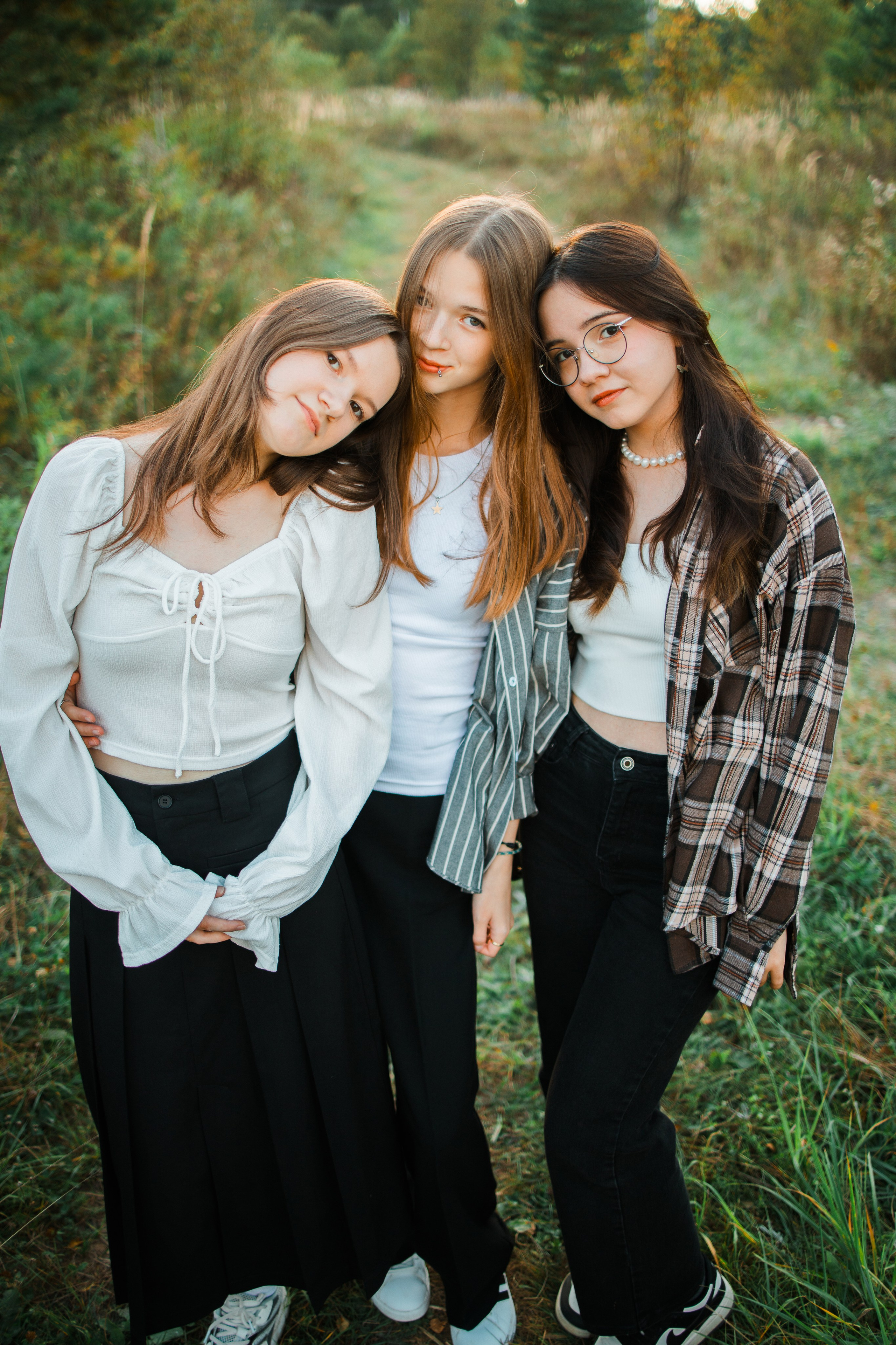 Осенняя фотосессия для выпускных альбомов 11 классов в Тарусе 2025 год. Выпускные альбомы в Серпухове