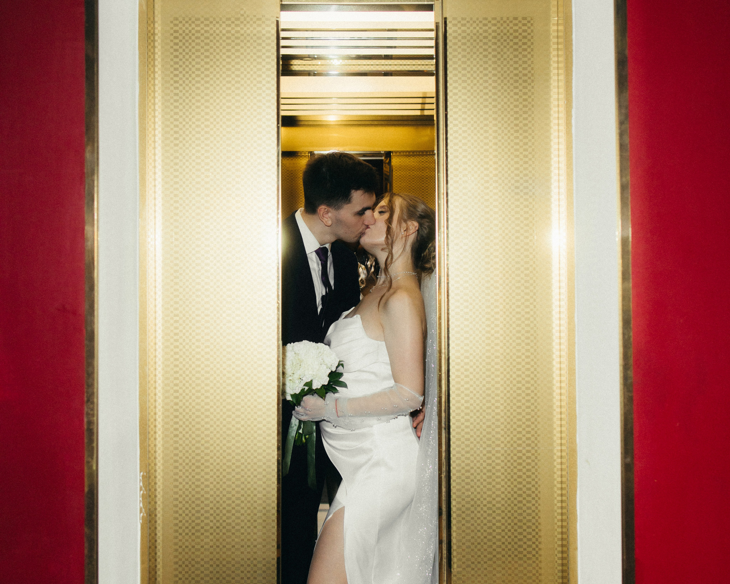 Антон и Вера, роспись в Савеловском ЗАГСЕ и фотосессия в гостинице Hilton. Свадебный и портретный фотограф в Москве Кристина Золотова