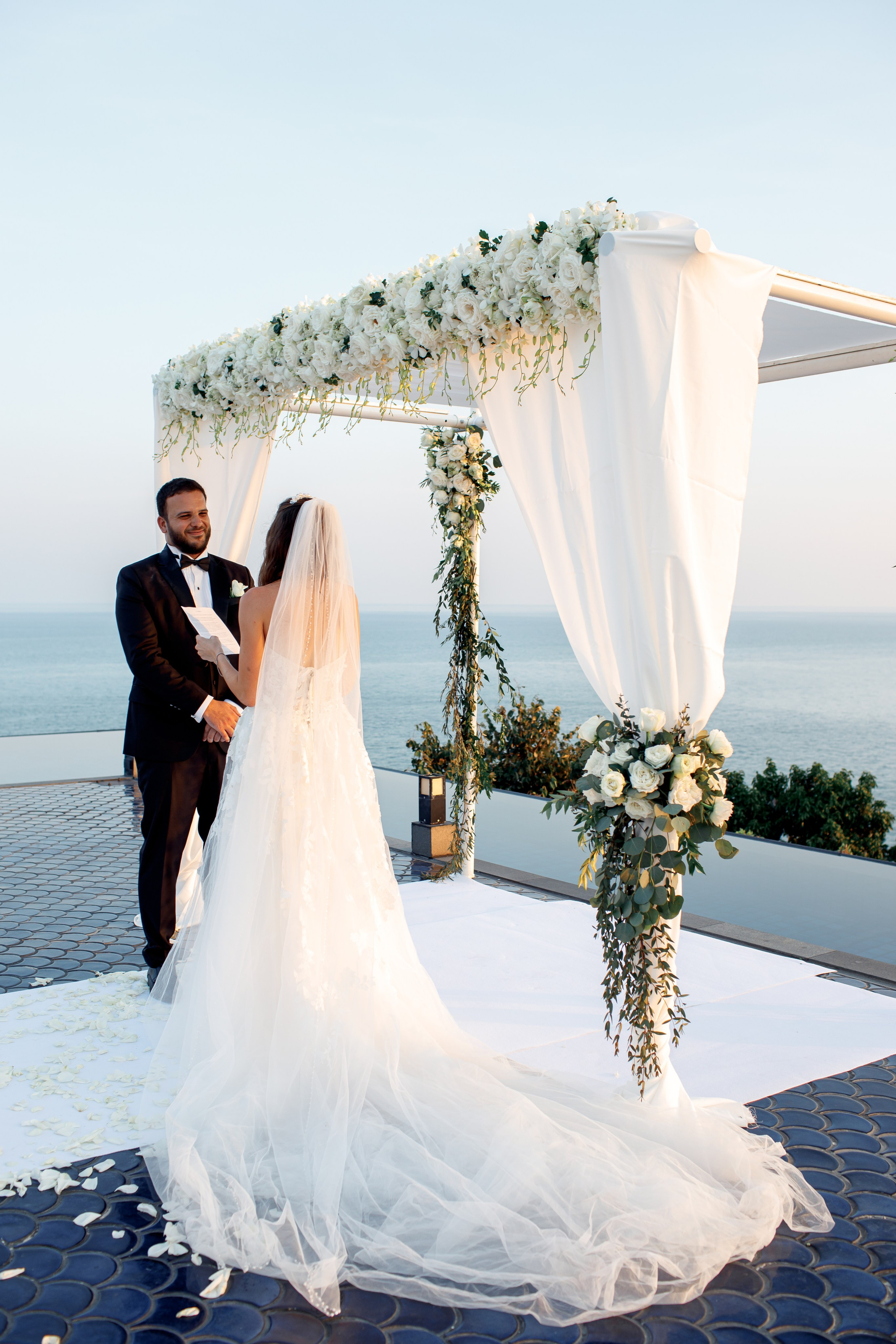 Свадьба с гостями на Пхукете. Фотограф на Пхукете в Таиланде