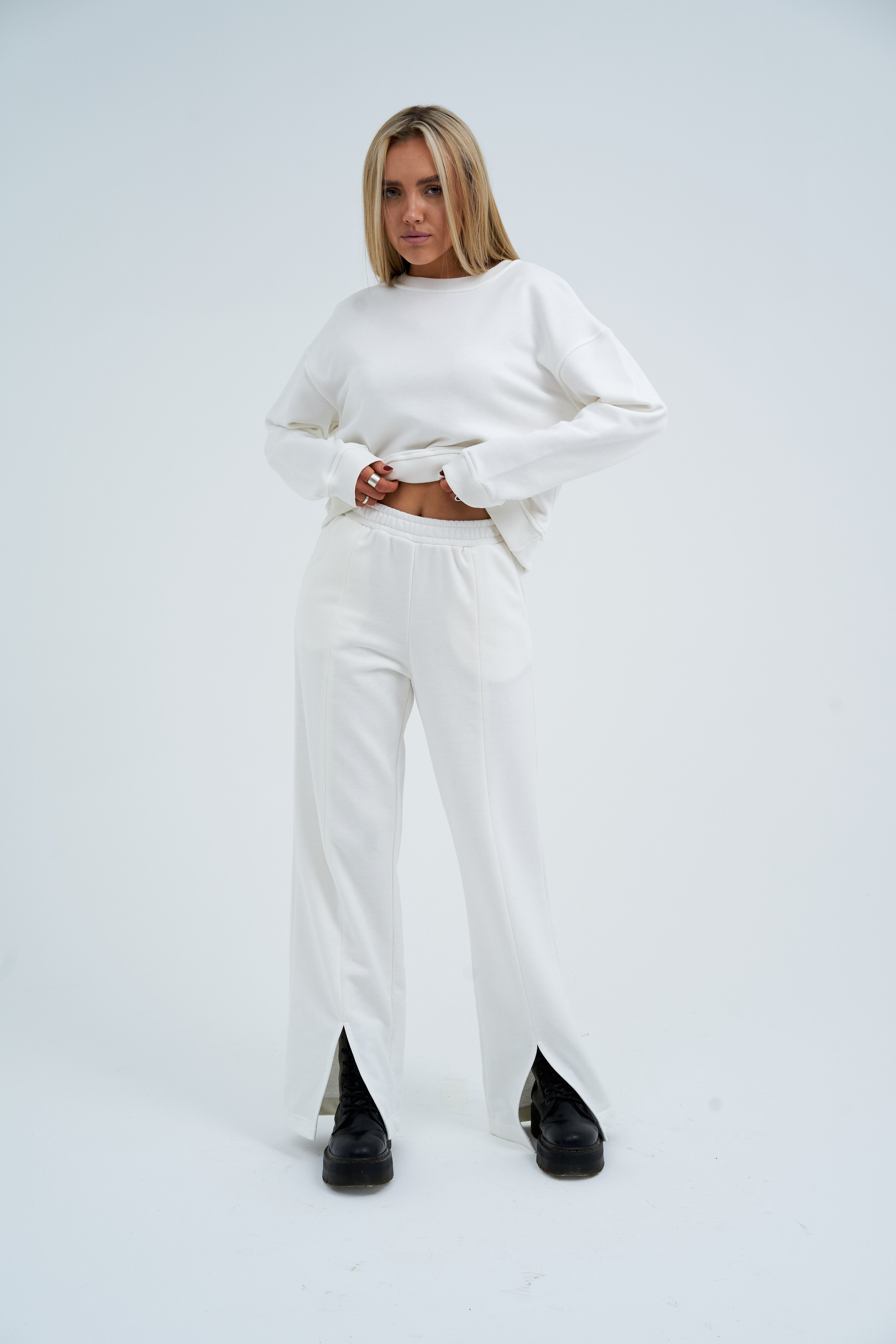 Съемка для рекламы одежды на маркетплейсах. Фотограф Екатеринбург Кокшарова Александра